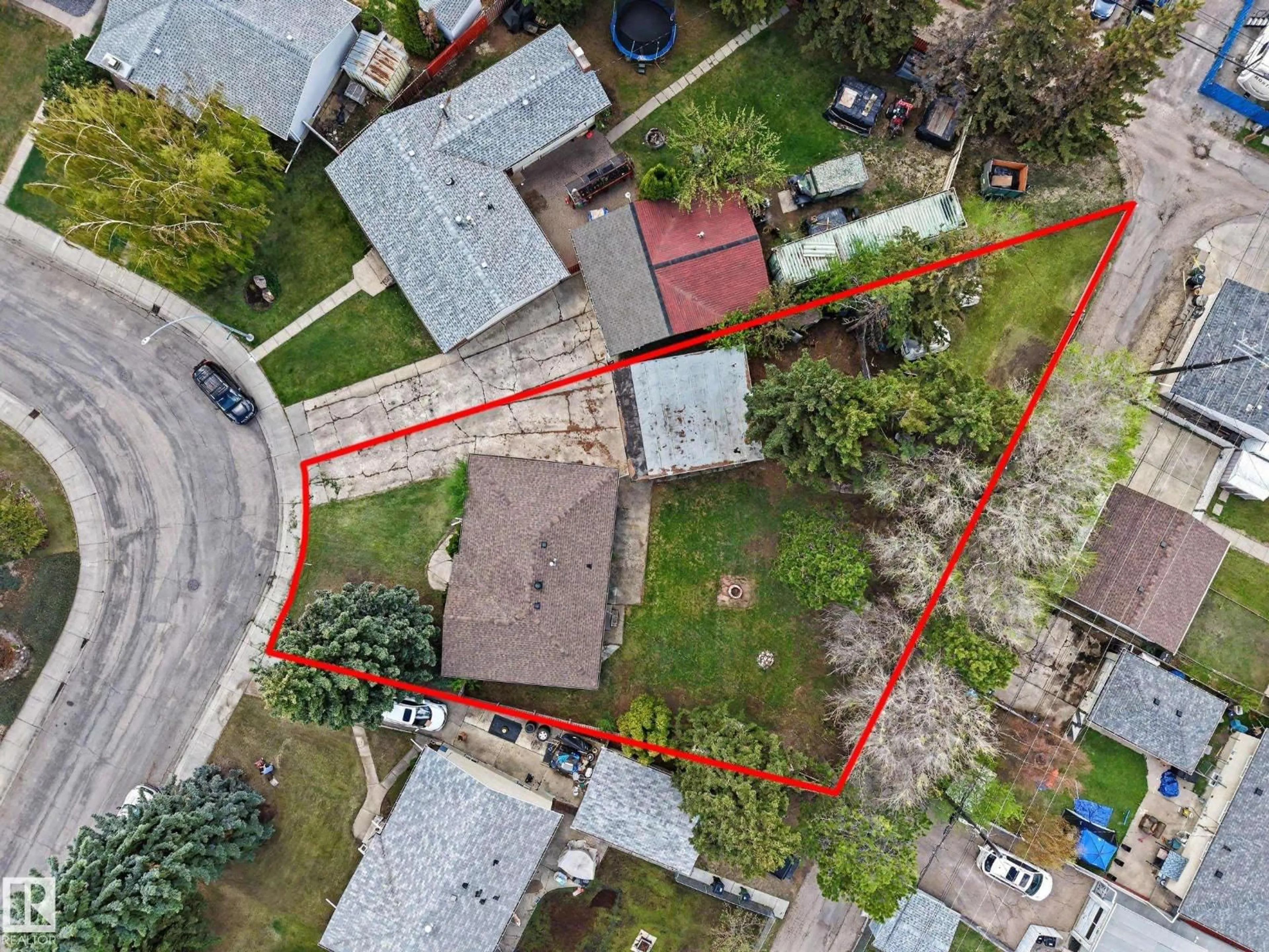 A pic from outside/outdoor area/front of a property/back of a property/a pic from drone, street for 4728 102A AV, Edmonton Alberta T6A0R1