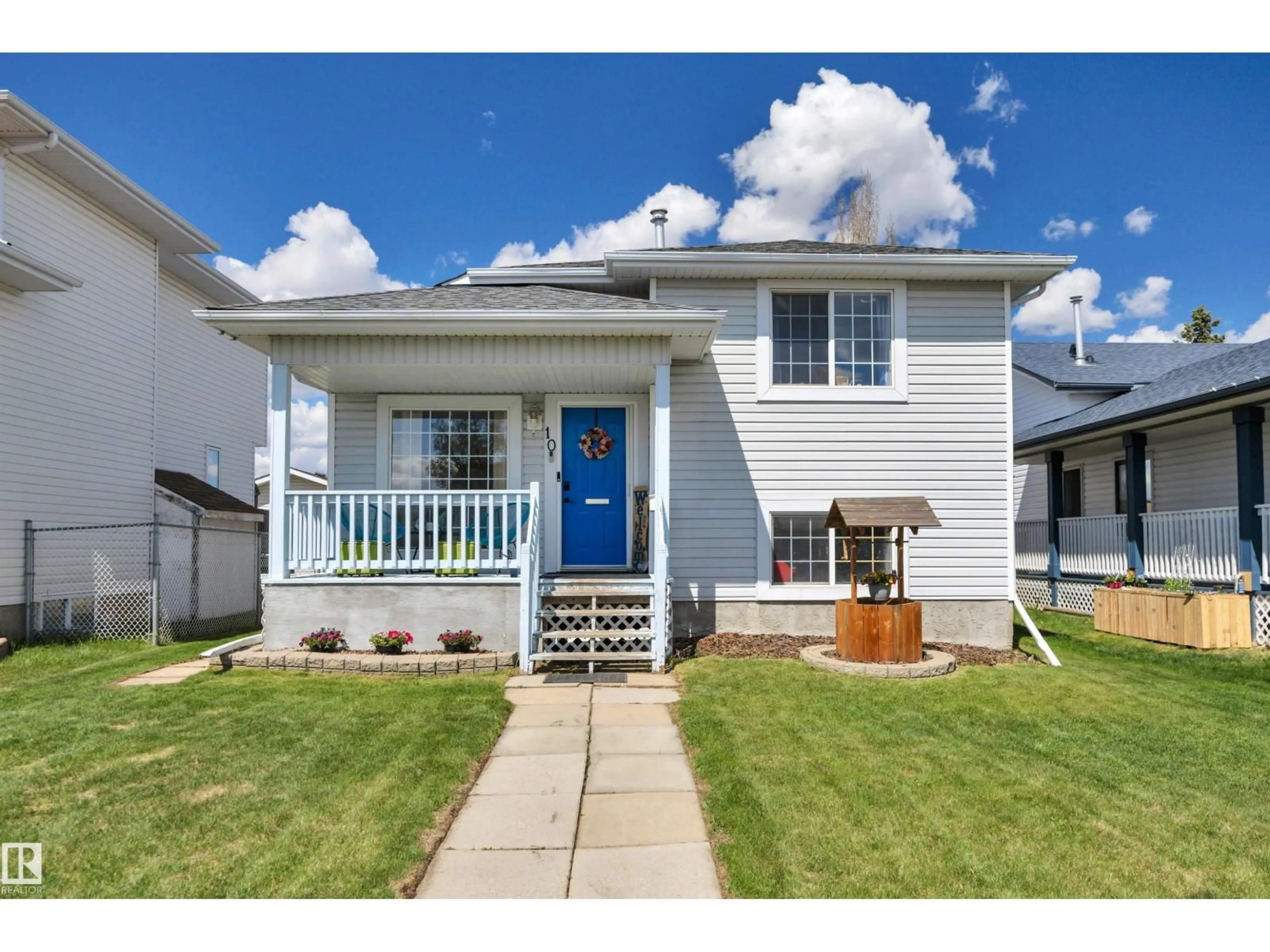 Home with vinyl exterior material, street for 10 CAMPBELL RD, Leduc Alberta T9E6S5
