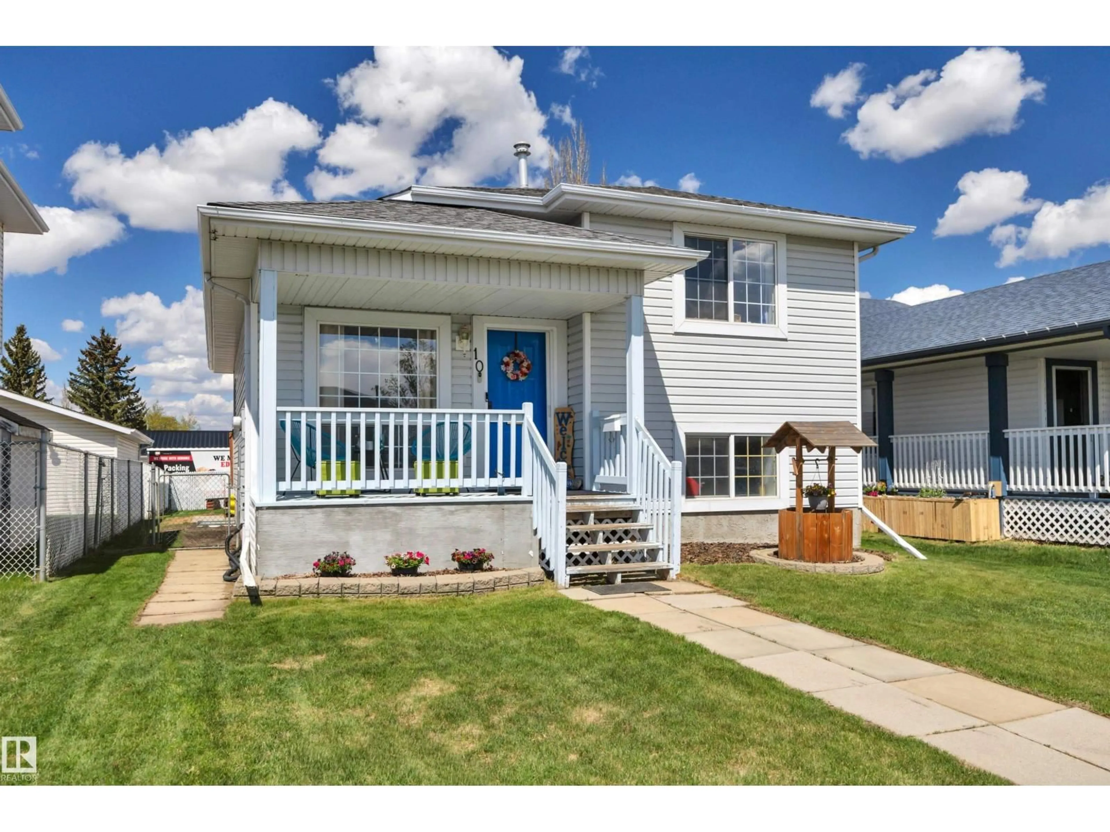 Home with vinyl exterior material, street for 10 CAMPBELL RD, Leduc Alberta T9E6S5