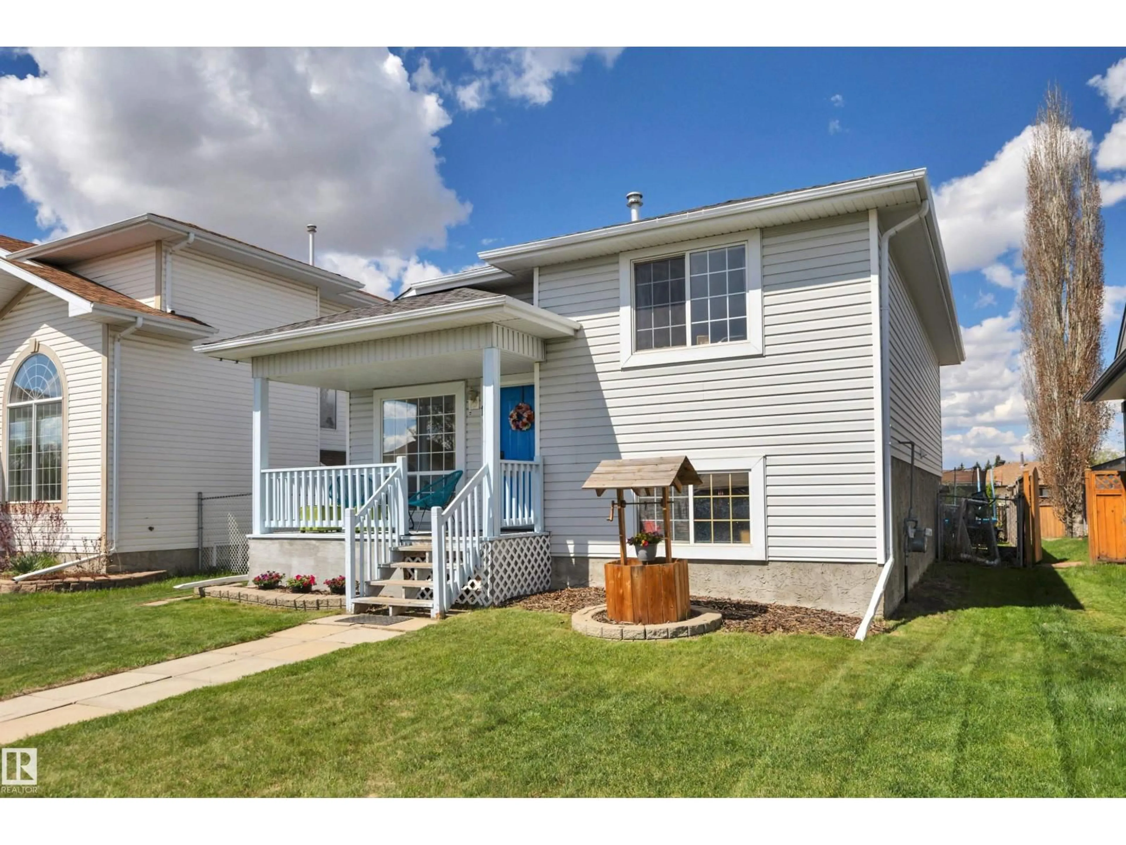 Home with vinyl exterior material, street for 10 CAMPBELL RD, Leduc Alberta T9E6S5