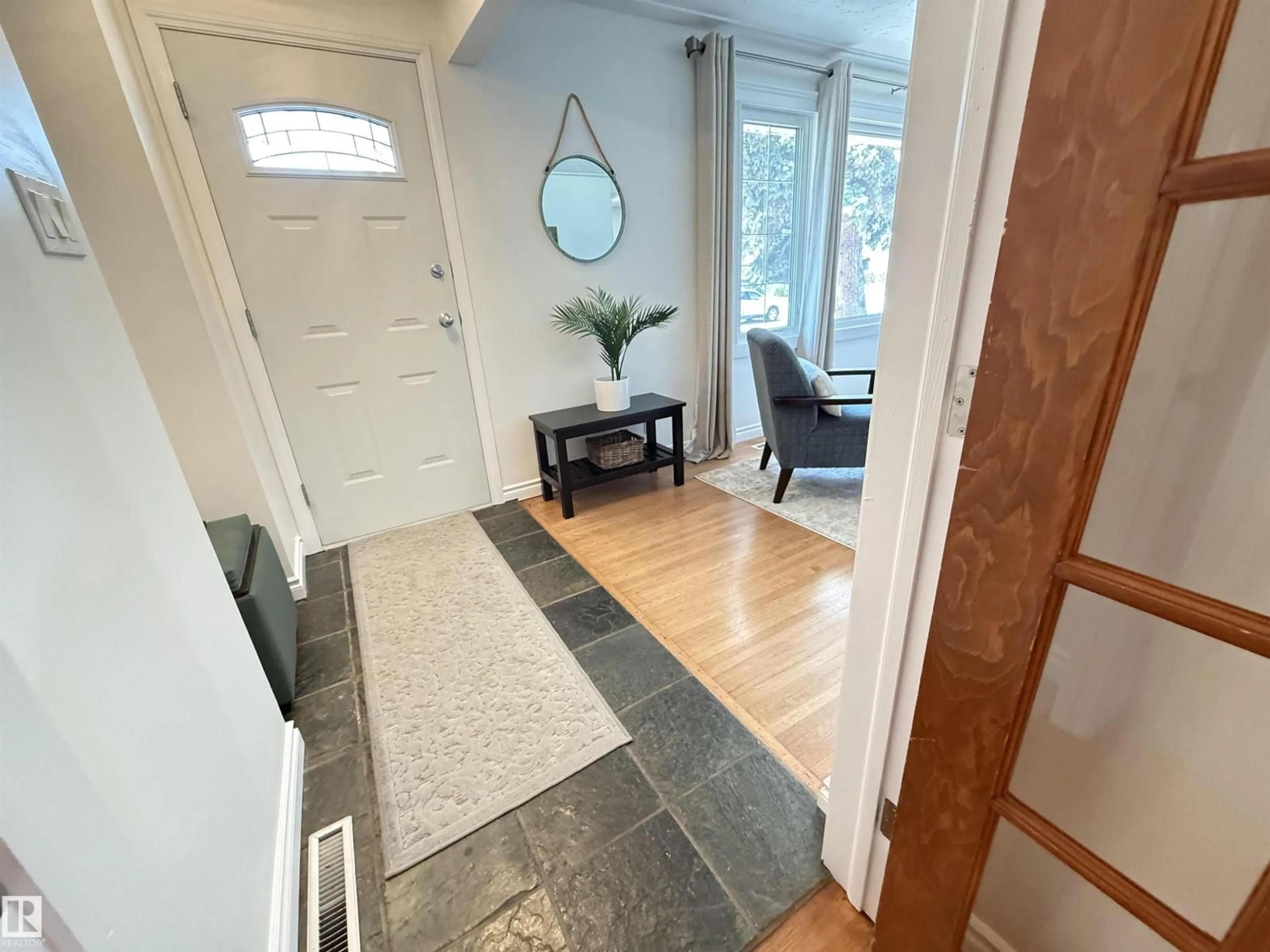 Indoor entryway for NW - 10807 52 ST, Edmonton Alberta T6A2H4