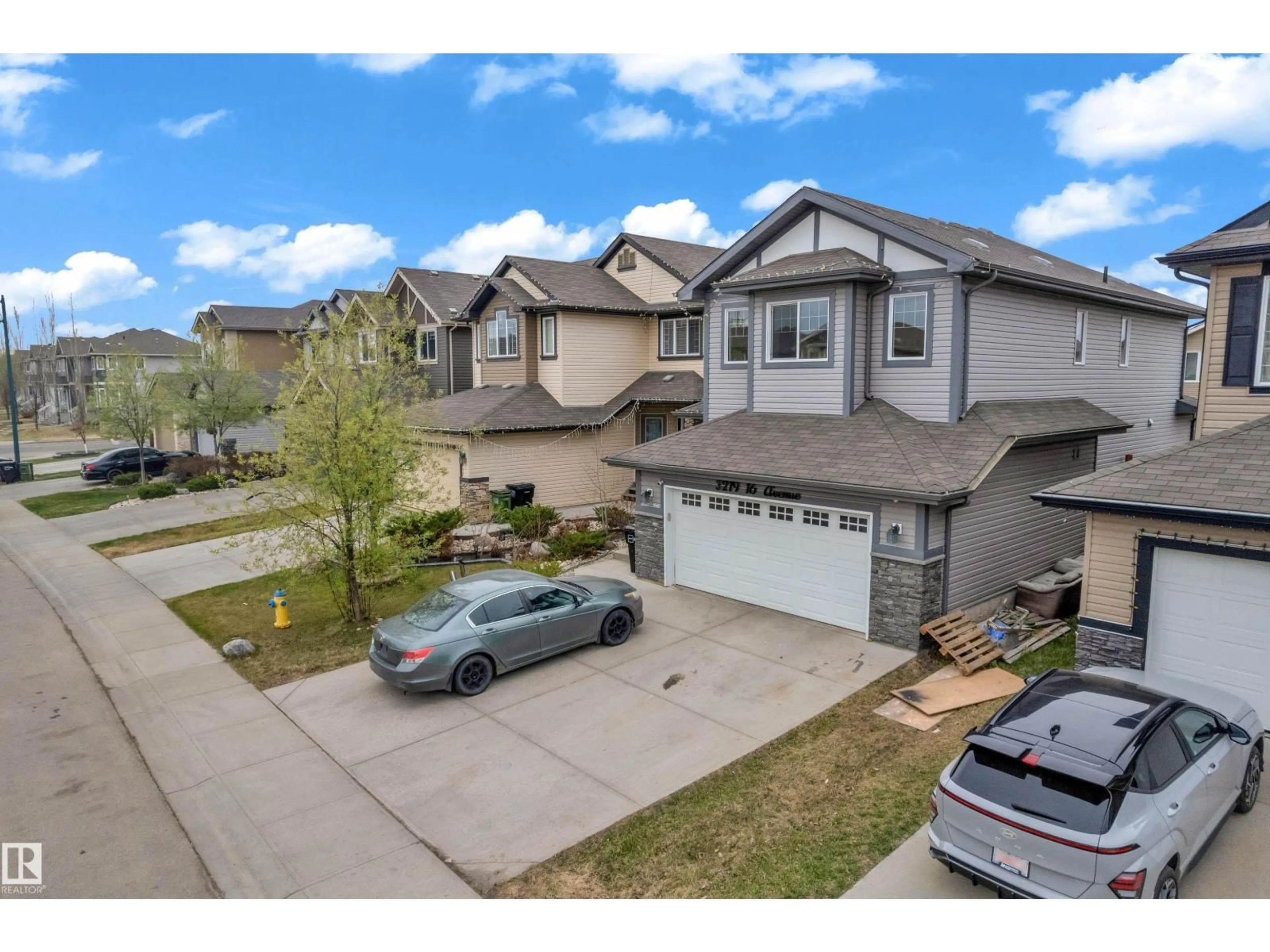 A pic from outside/outdoor area/front of a property/back of a property/a pic from drone, street for 3219 16 AV, Edmonton Alberta T6T0T8