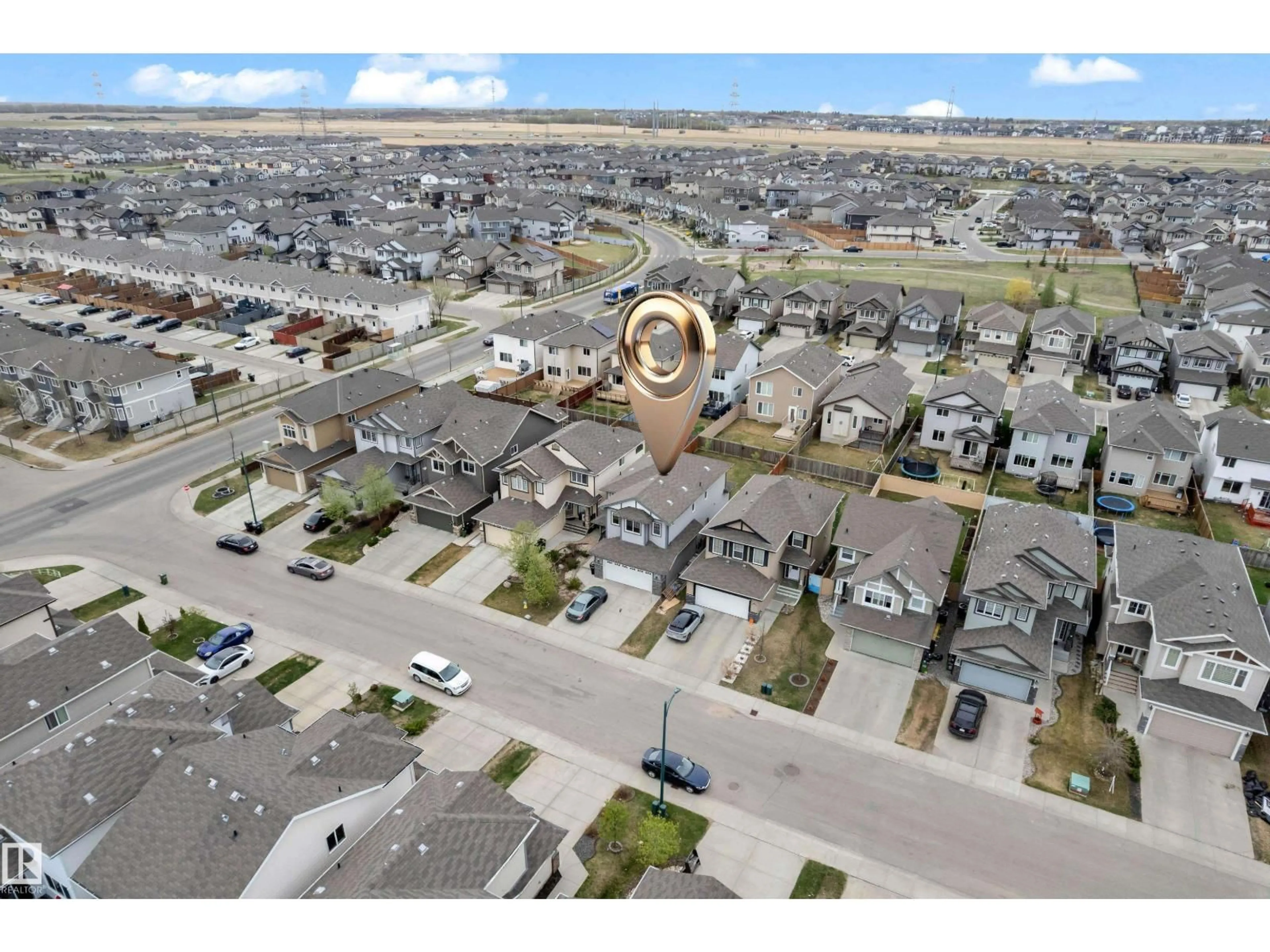 A pic from outside/outdoor area/front of a property/back of a property/a pic from drone, street for 3219 16 AV, Edmonton Alberta T6T0T8