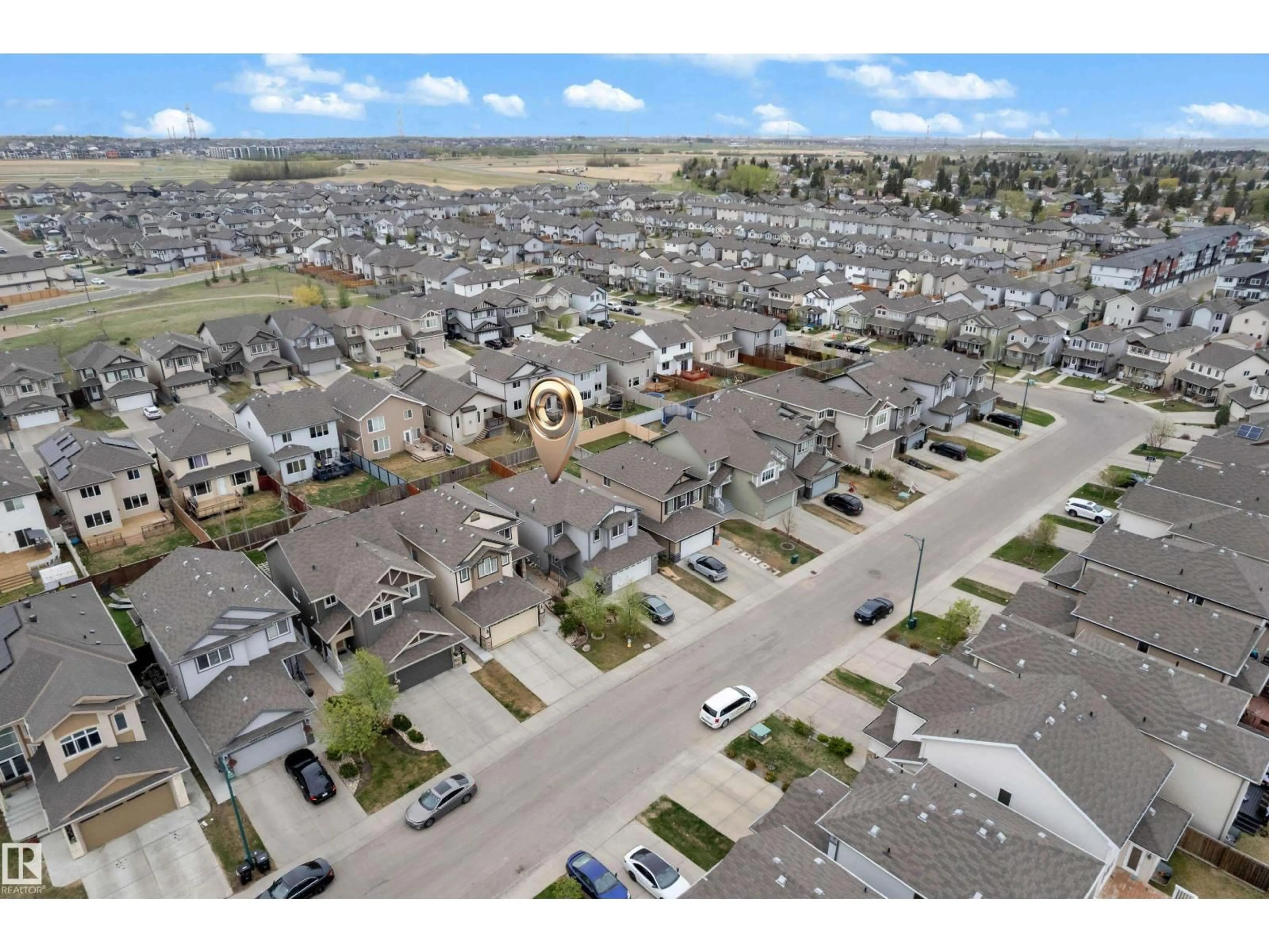 A pic from outside/outdoor area/front of a property/back of a property/a pic from drone, street for 3219 16 AV, Edmonton Alberta T6T0T8
