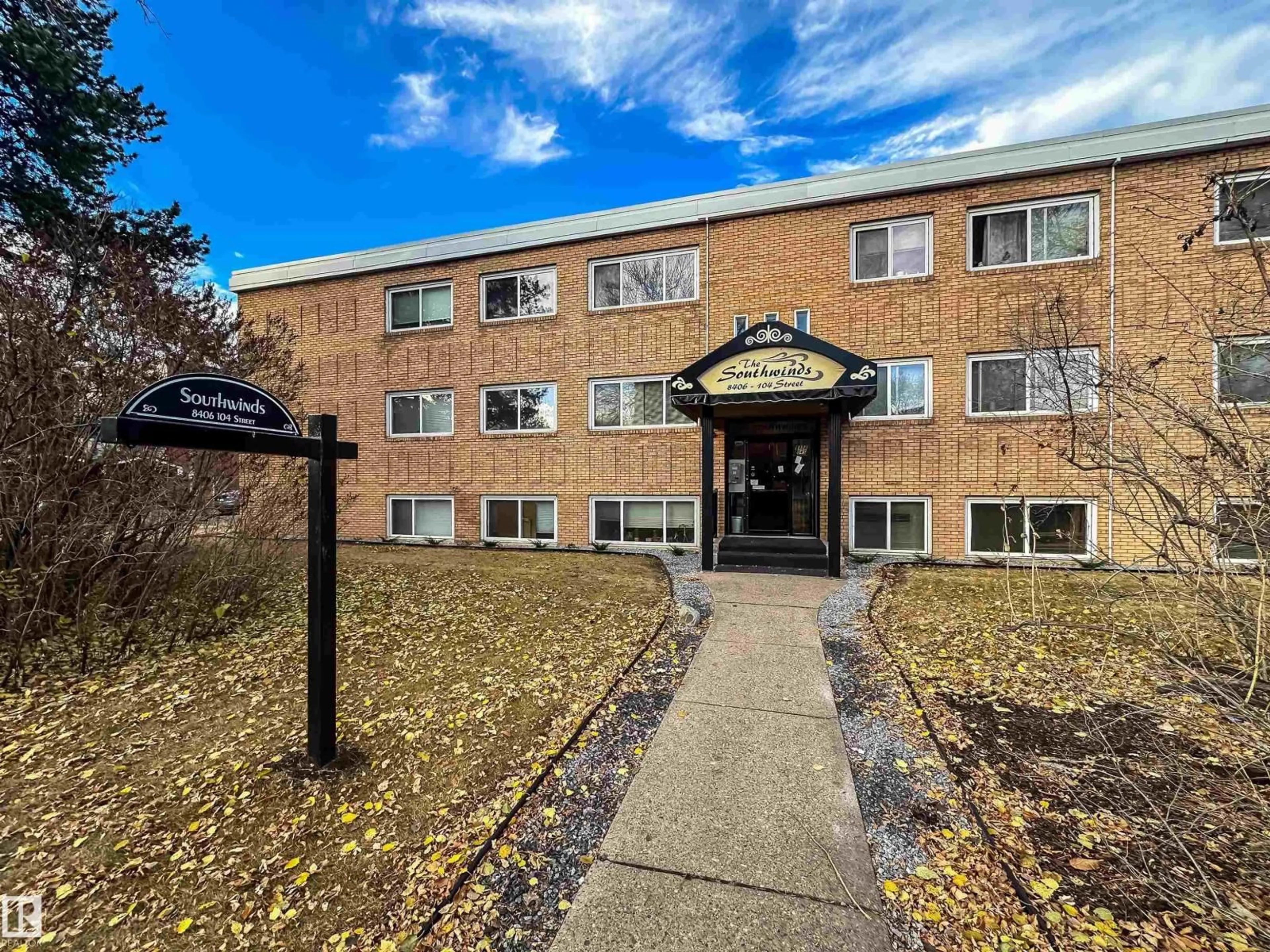 Indoor foyer for #3 - 8406 104 ST, Edmonton Alberta T6E4G2