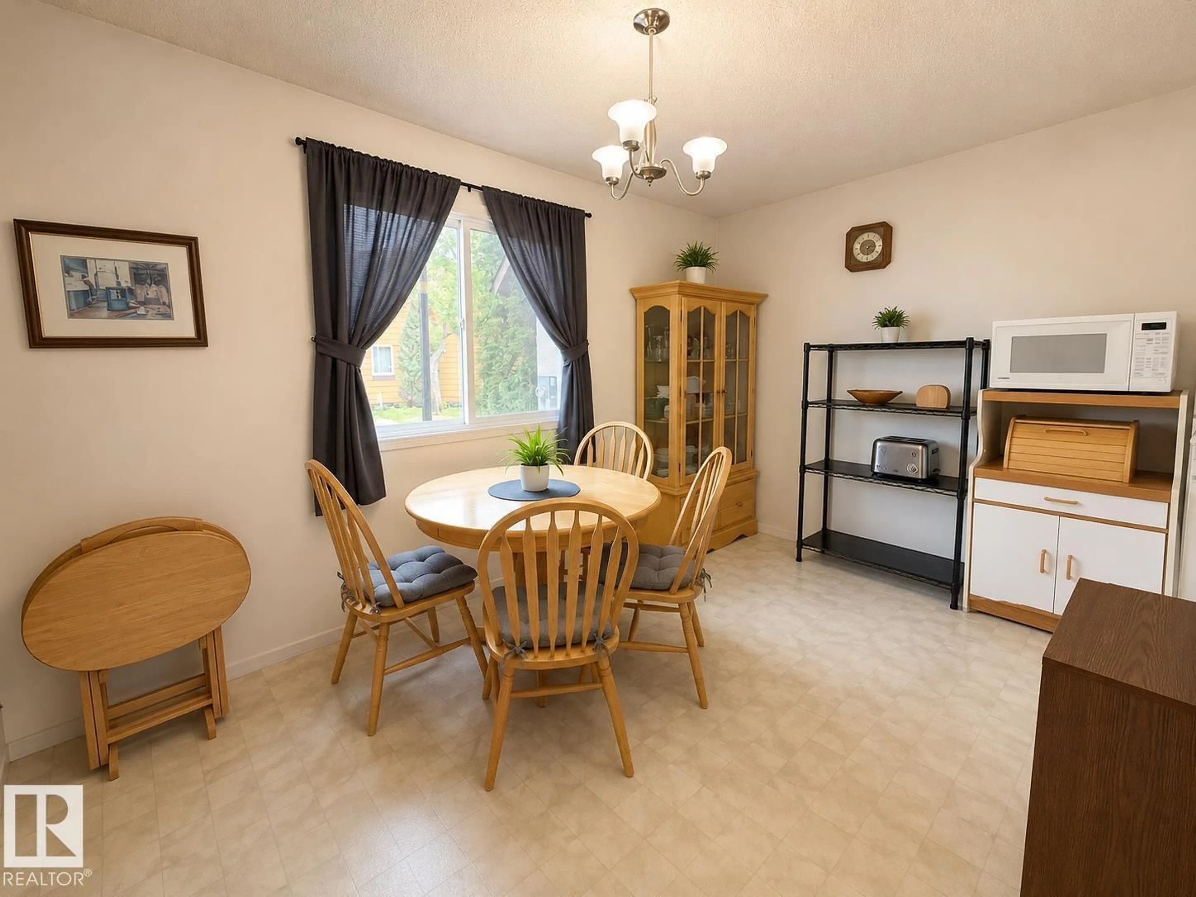Dining room, unknown for 126 WOODSTOCK NW, Edmonton Alberta T5T0H6