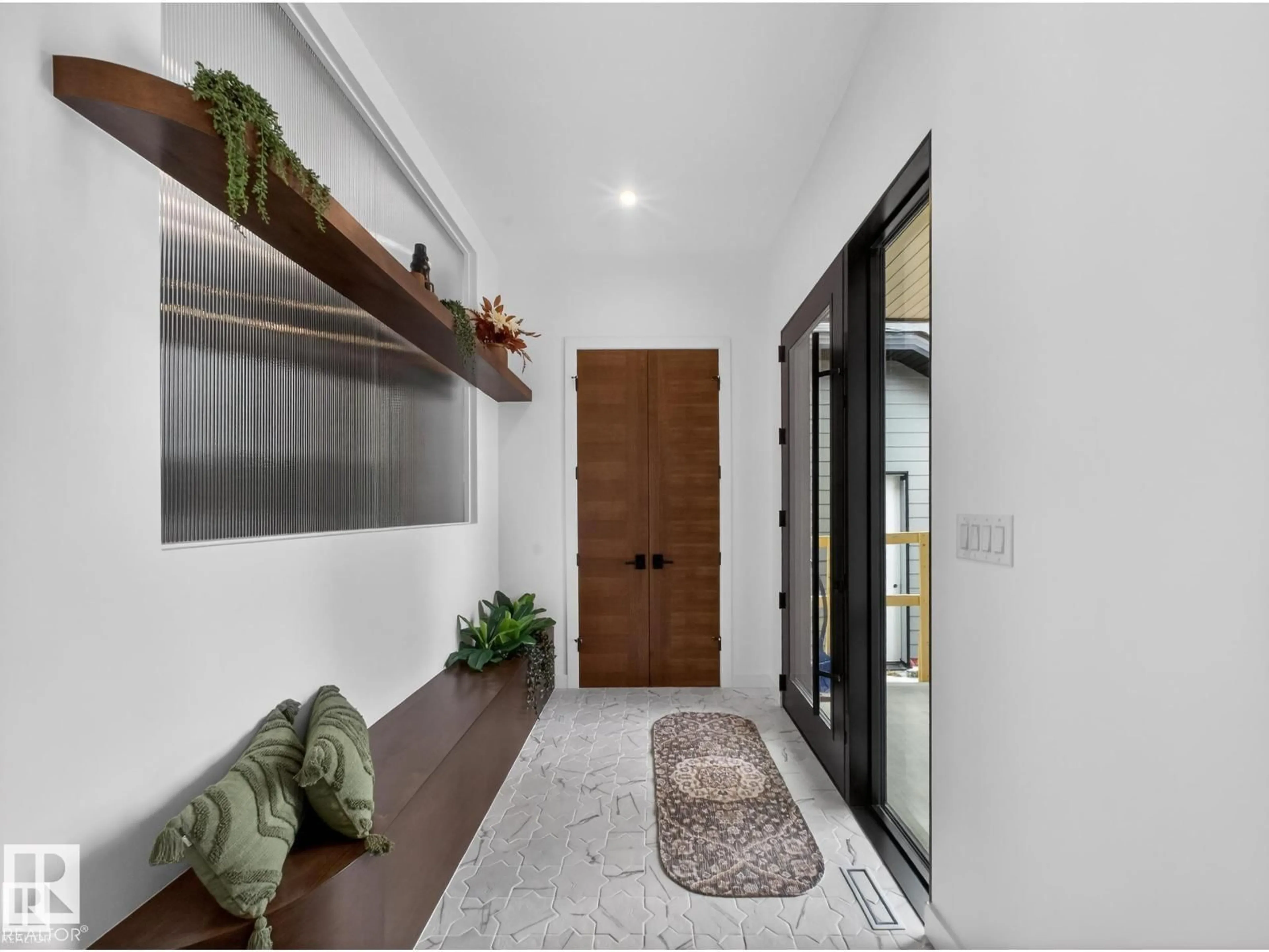 Indoor entryway for 7104 54 AV, Beaumont Alberta T4X2Z9