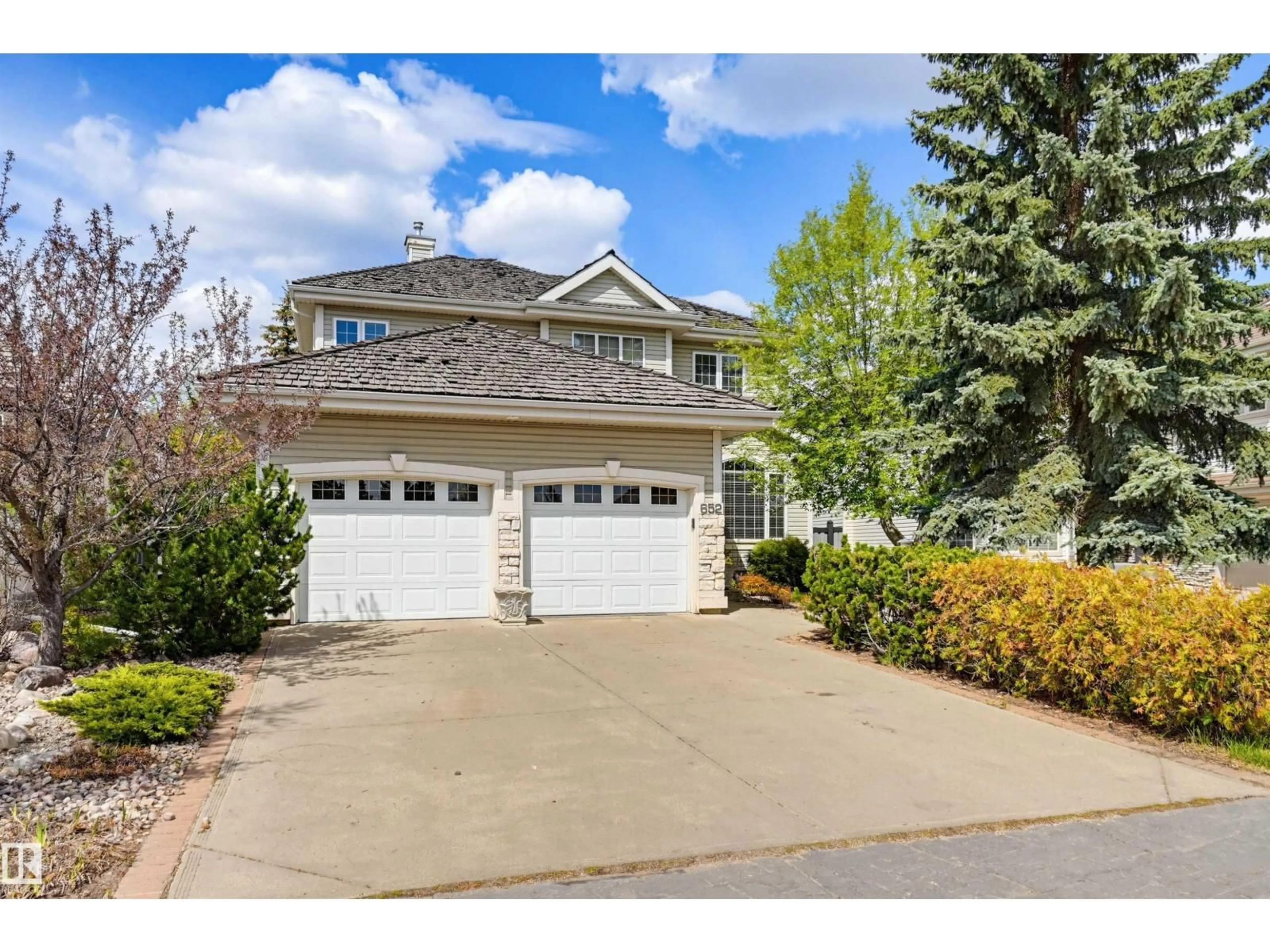 Home with vinyl exterior material, street for 652 HENDERSON ST, Edmonton Alberta T6R2R8