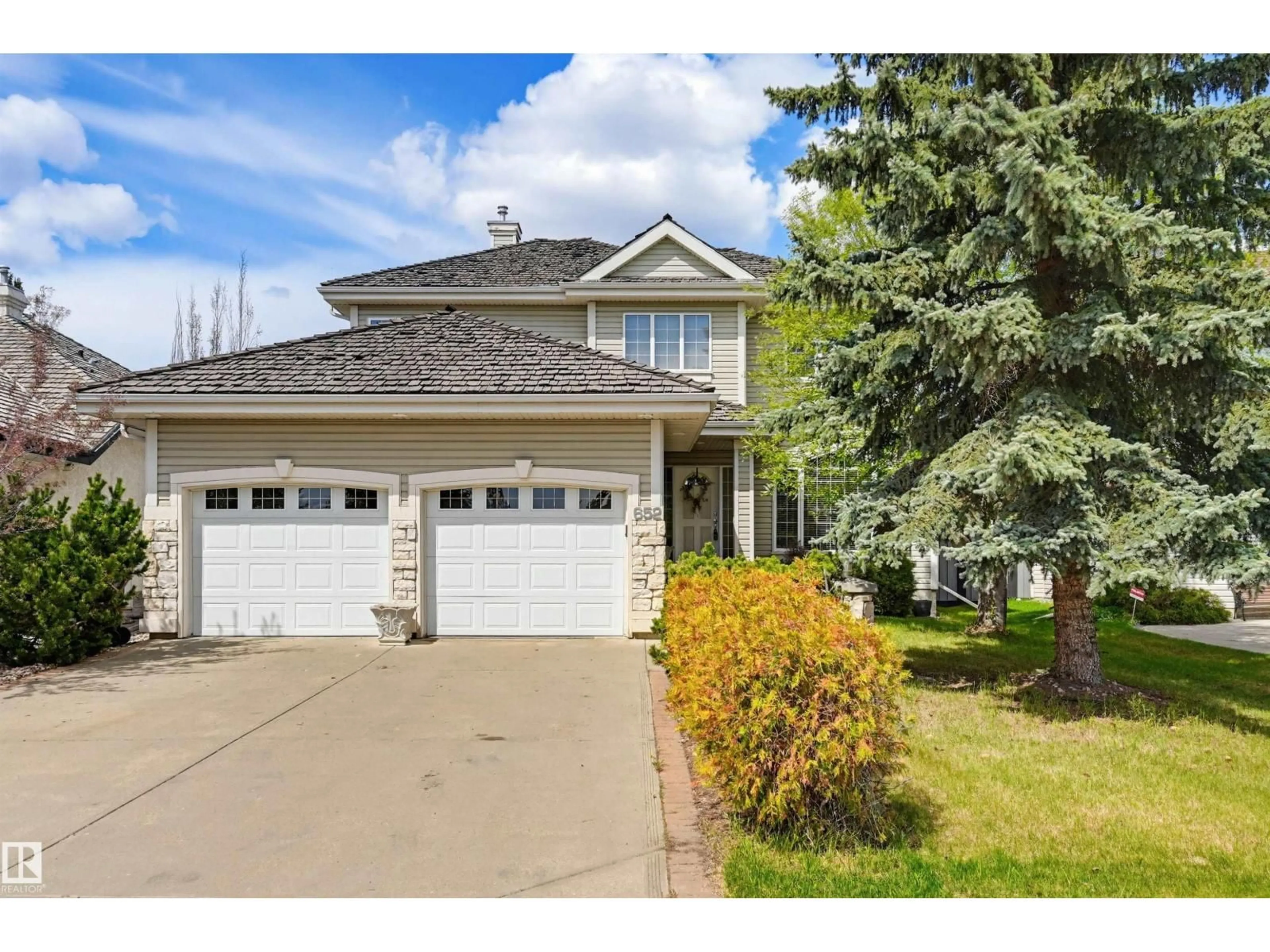 Home with vinyl exterior material, street for 652 HENDERSON ST, Edmonton Alberta T6R2R8