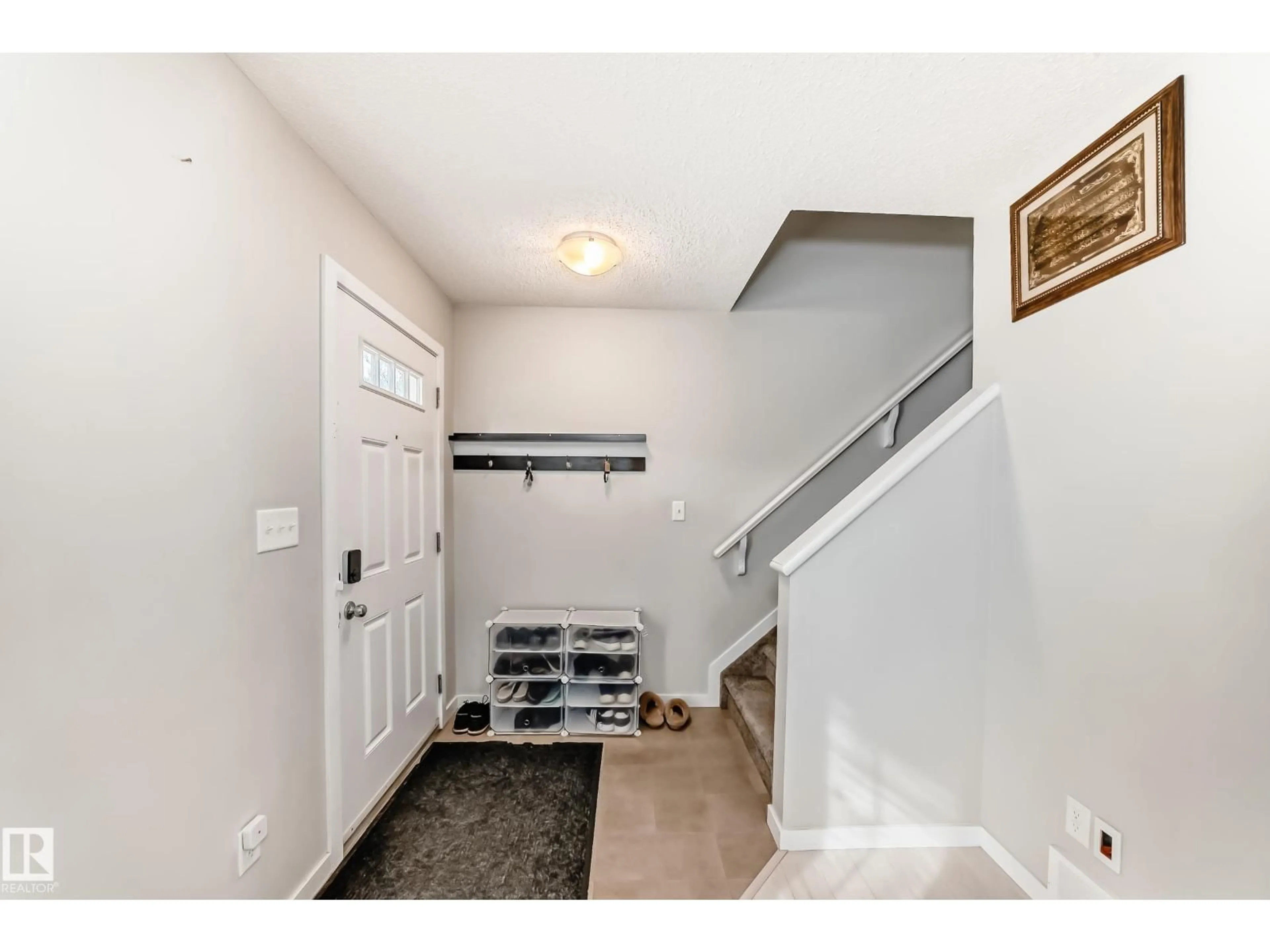 Indoor entryway for 328 WATT BV, Edmonton Alberta T6X1R7