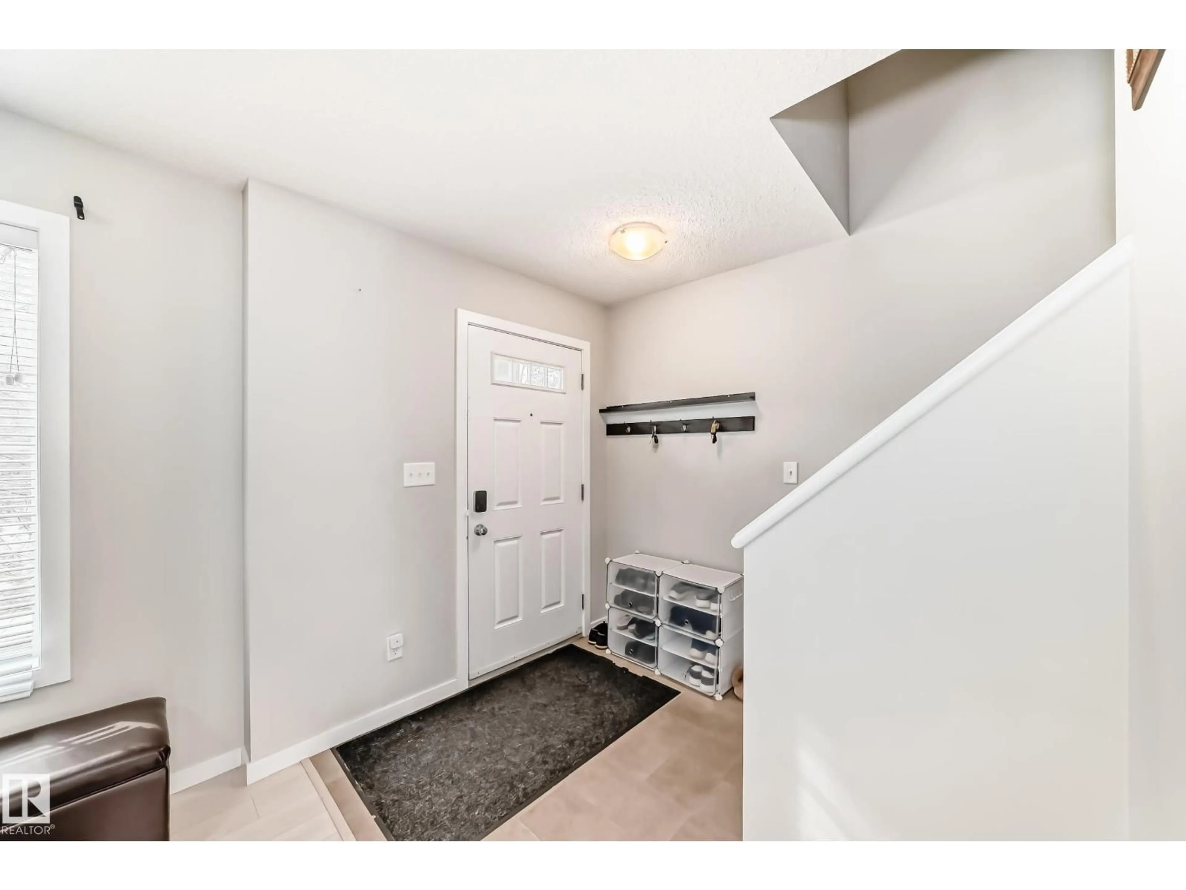 Indoor entryway for 328 WATT BV, Edmonton Alberta T6X1R7