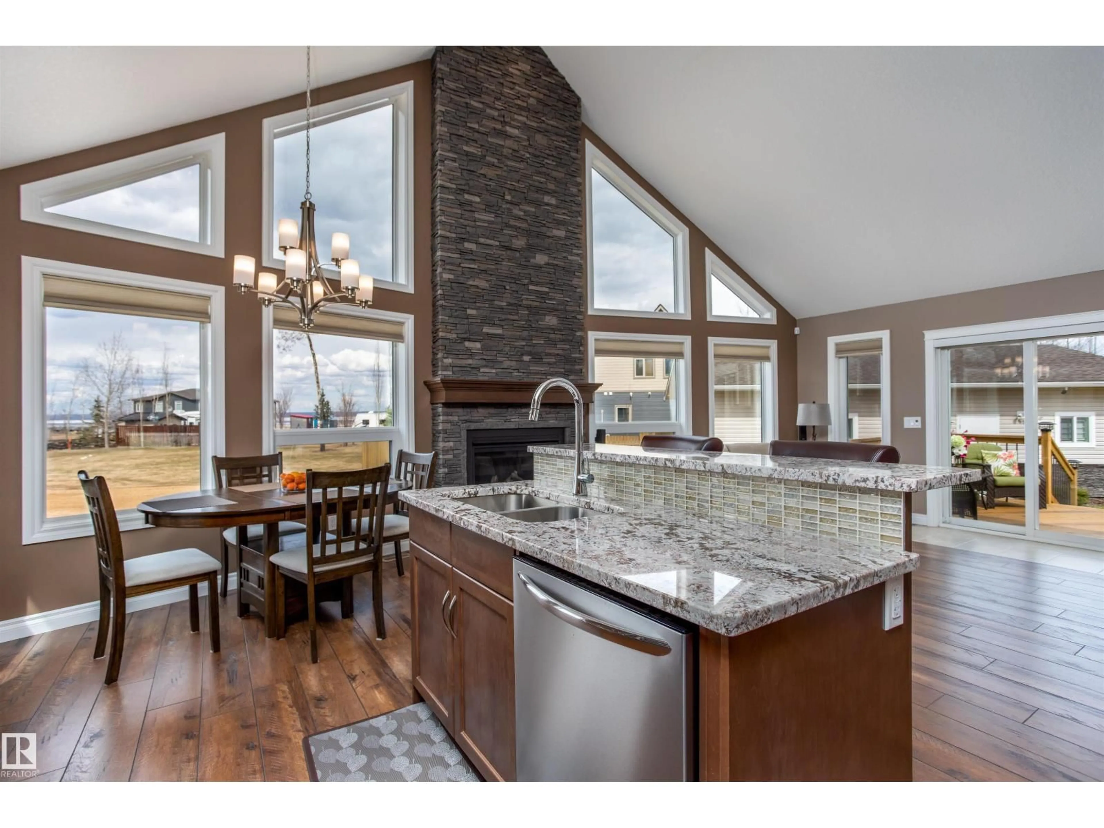 Open concept kitchen, ceramic/tile floor for 219 - 162 PEACE RIVER AV, Rural Big Lakes M.D. Alberta T0G1J0