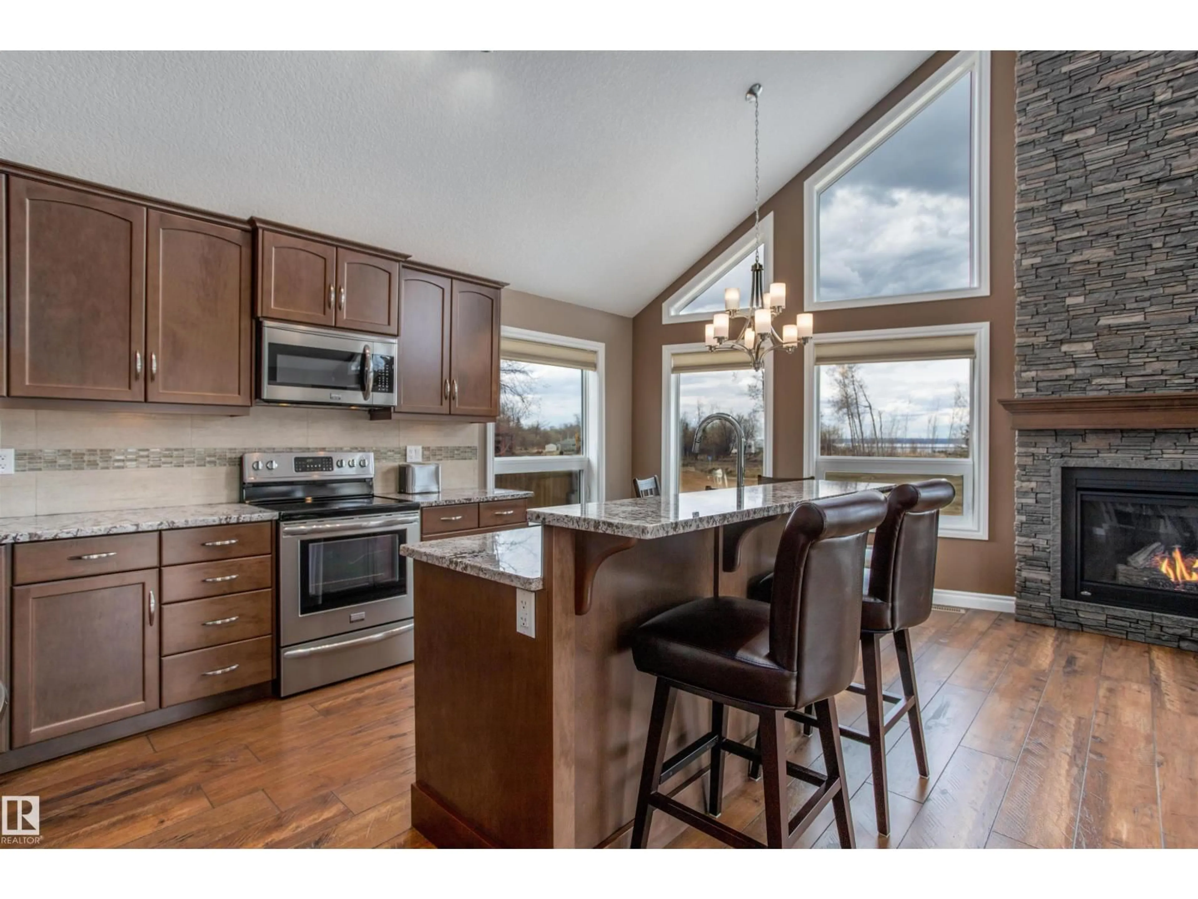 Open concept kitchen, wood/laminate floor for 219 - 162 PEACE RIVER AV, Rural Big Lakes M.D. Alberta T0G1J0