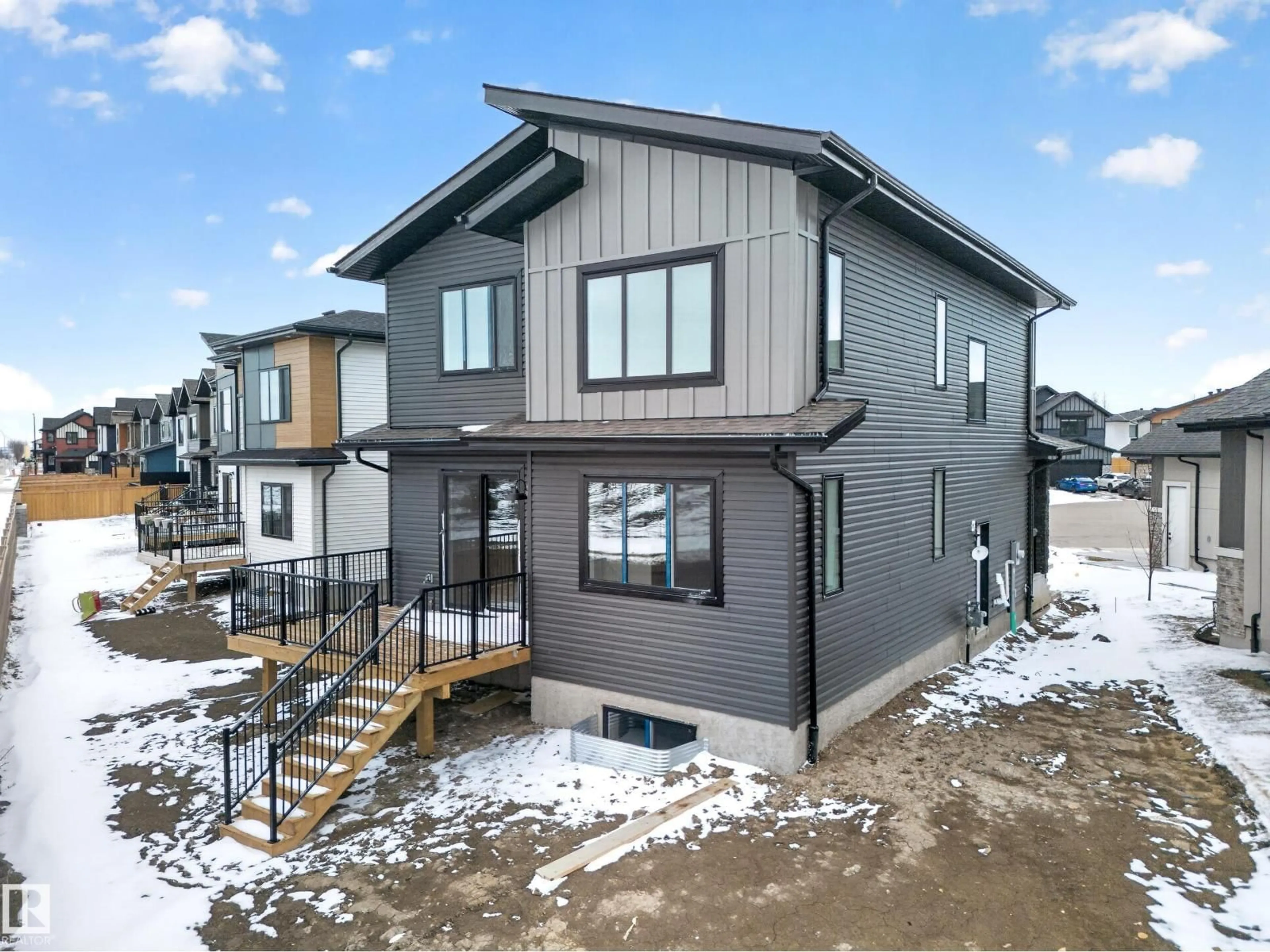 Home with vinyl exterior material, unknown for NE - 260 166 AV, Edmonton Alberta T5Y4J2