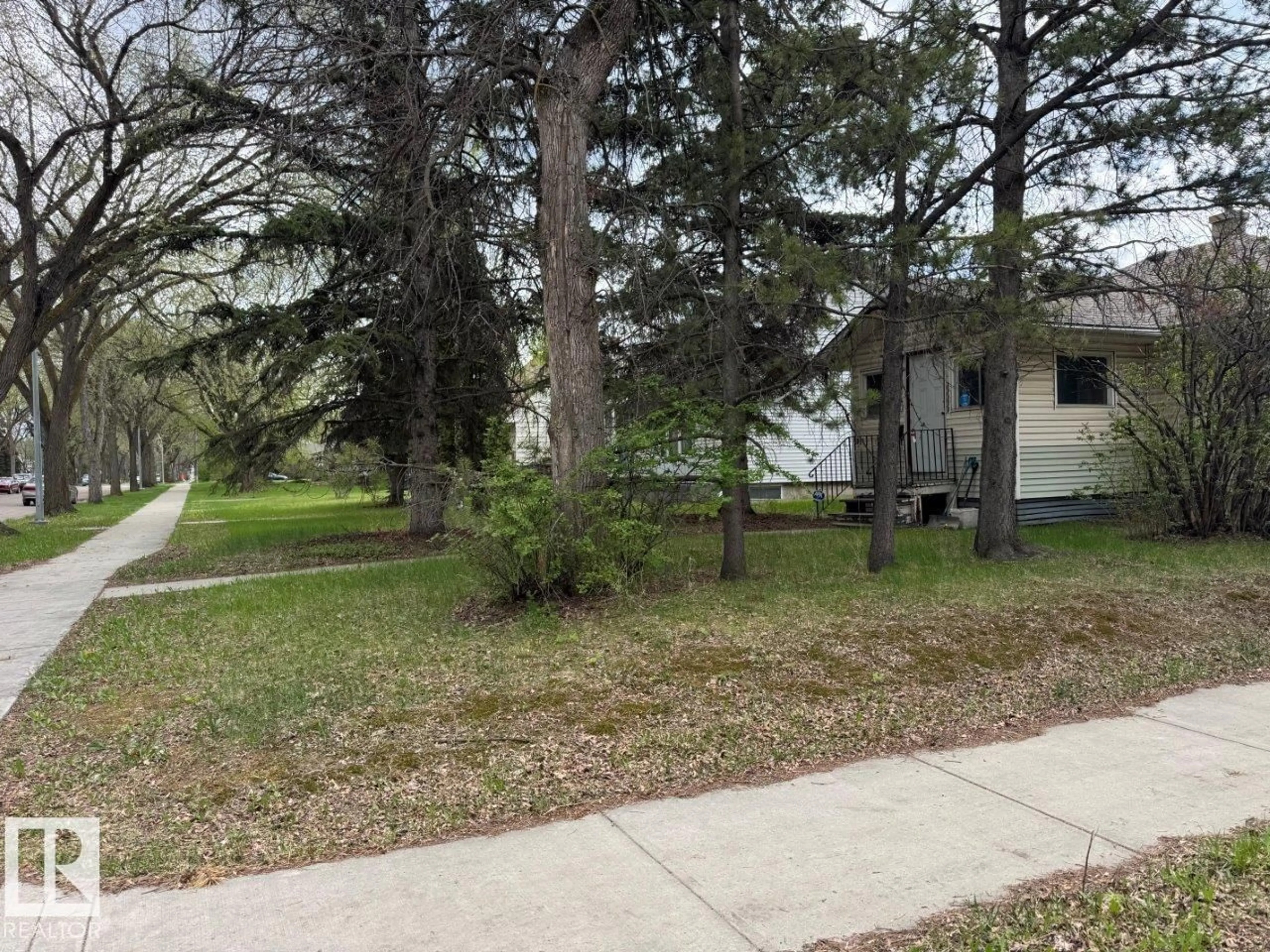Unknown for 12330 106 ST, Edmonton Alberta T5G2S2
