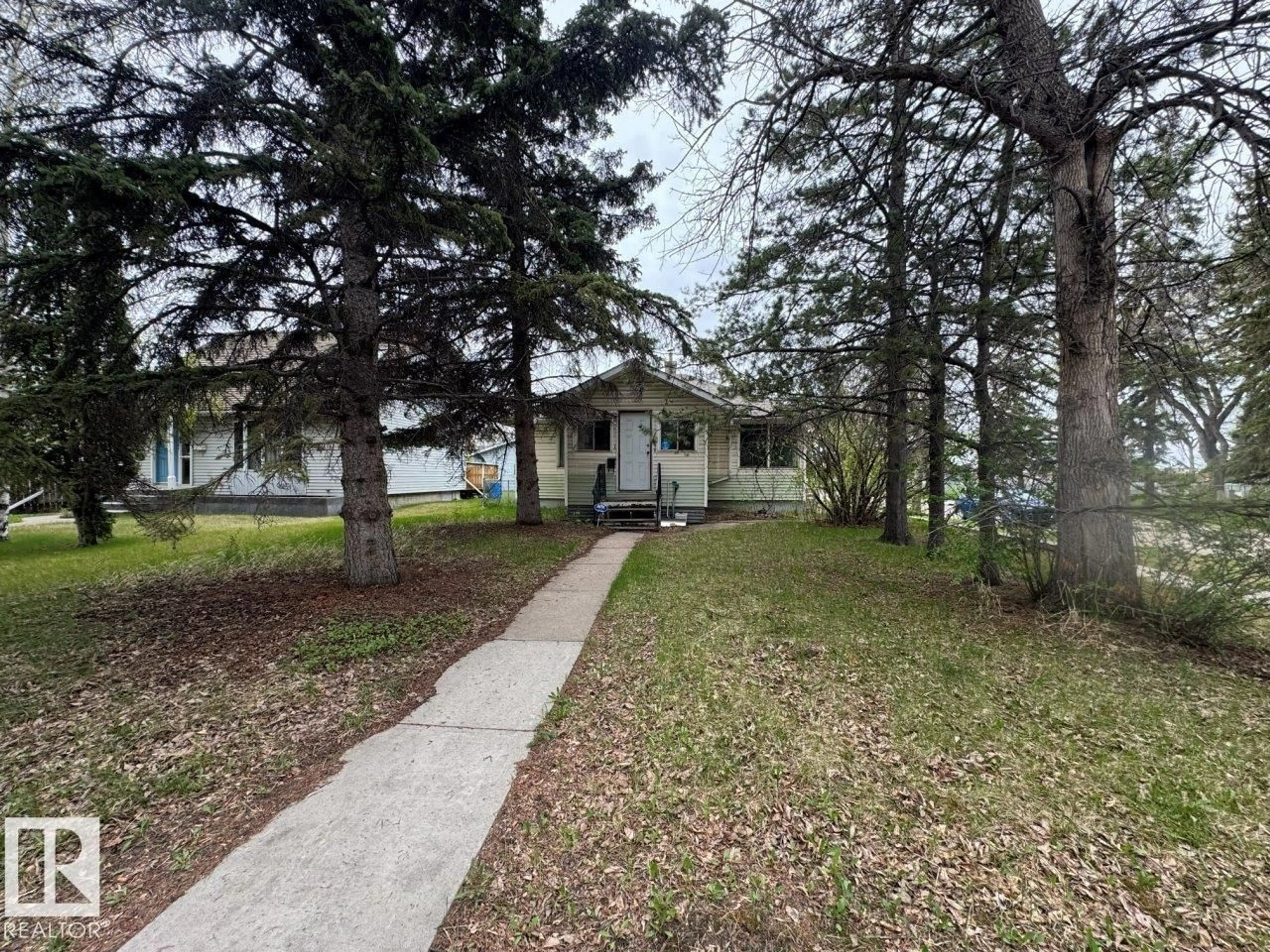 A pic from outside/outdoor area/front of a property/back of a property/a pic from drone, street for 12330 106 ST, Edmonton Alberta T5G2S2