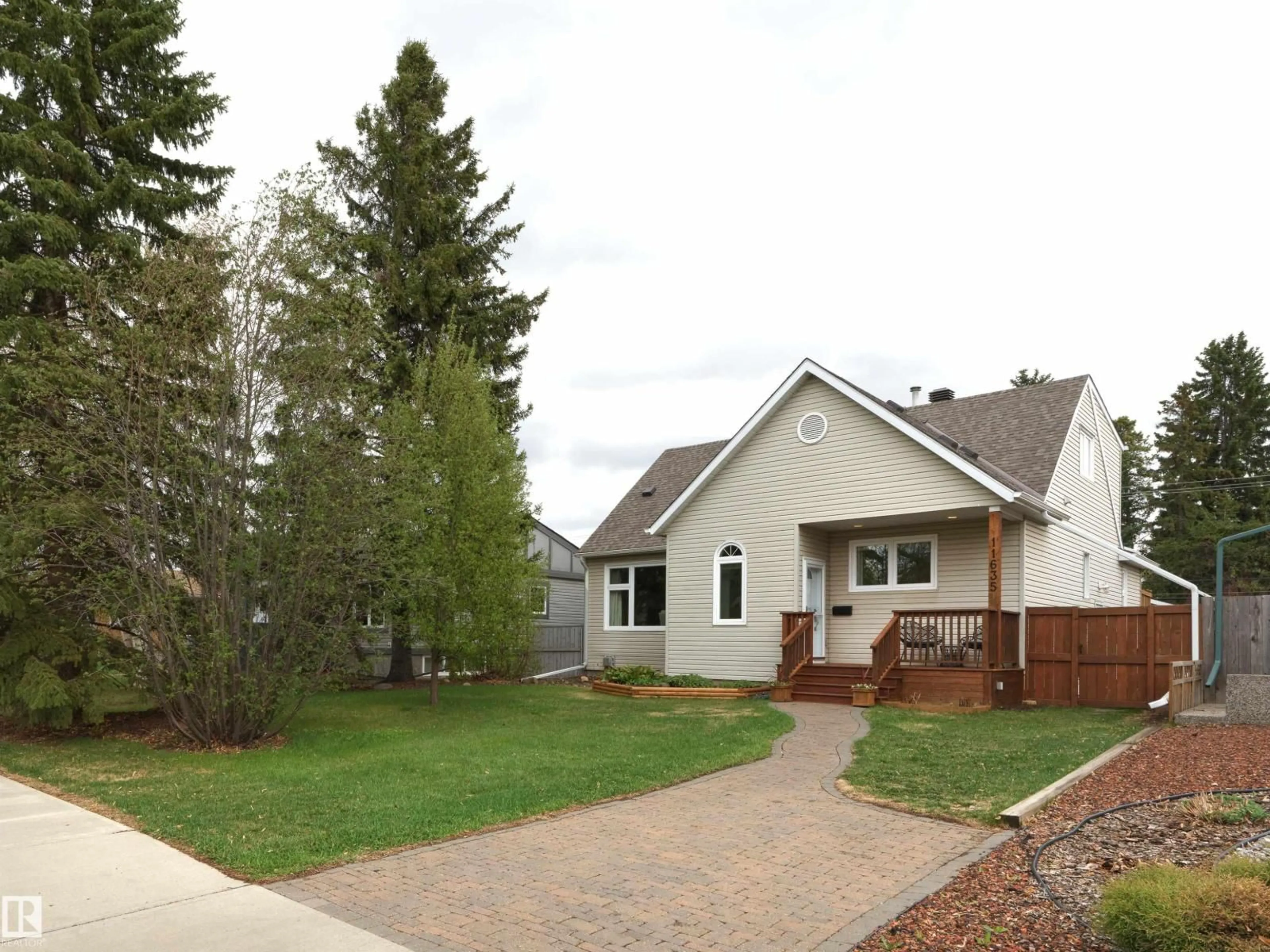 Home with vinyl exterior material, street for 11635 72 AV, Edmonton Alberta T6G0B9