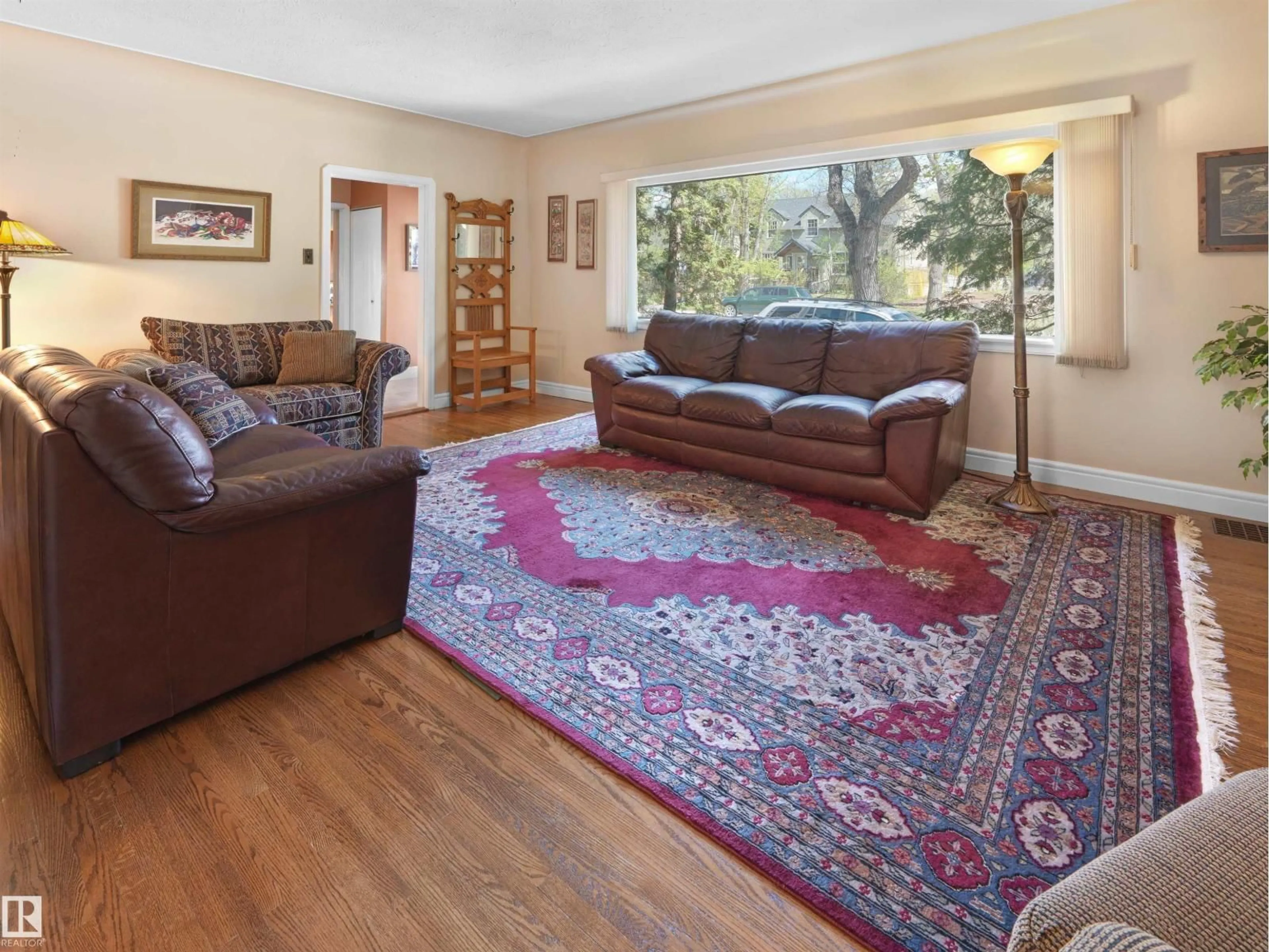 Living room with furniture, carpet floor for NW - 9202 117 ST, Edmonton Alberta T6G1S2