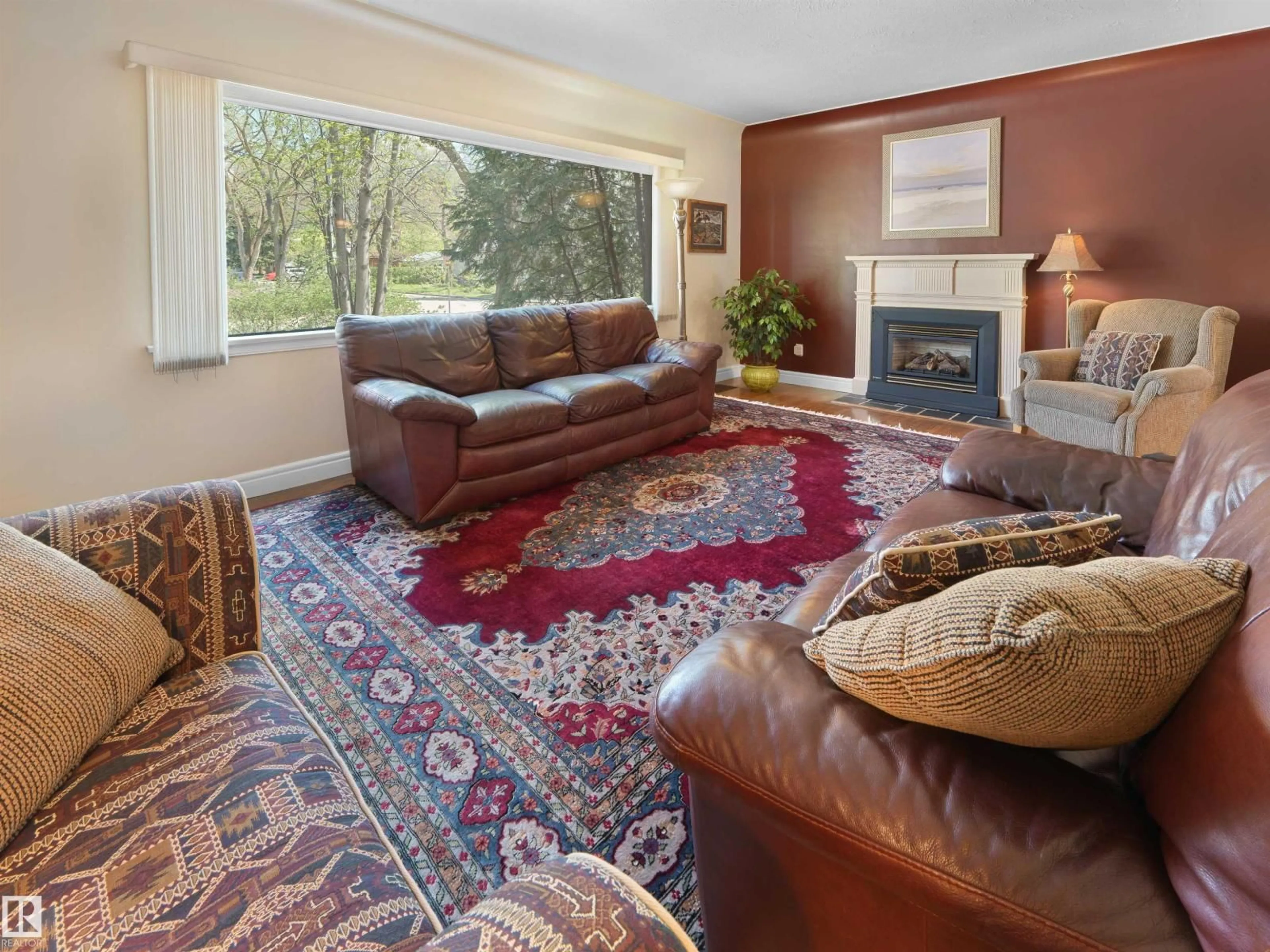 Living room with furniture, carpet floor for NW - 9202 117 ST, Edmonton Alberta T6G1S2