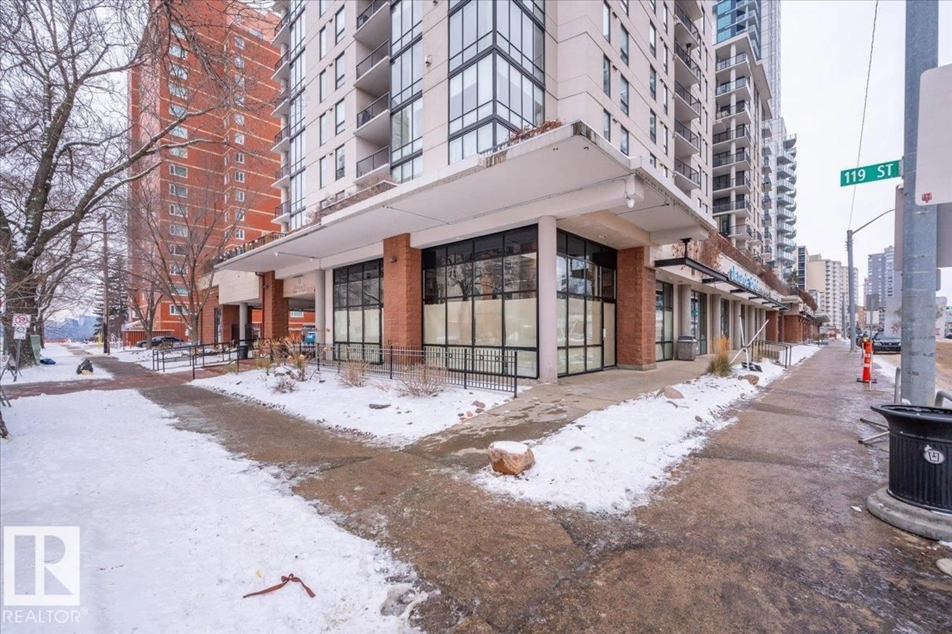 Indoor foyer for 503 - 10028 119 ST, Edmonton Alberta T5K1Y8