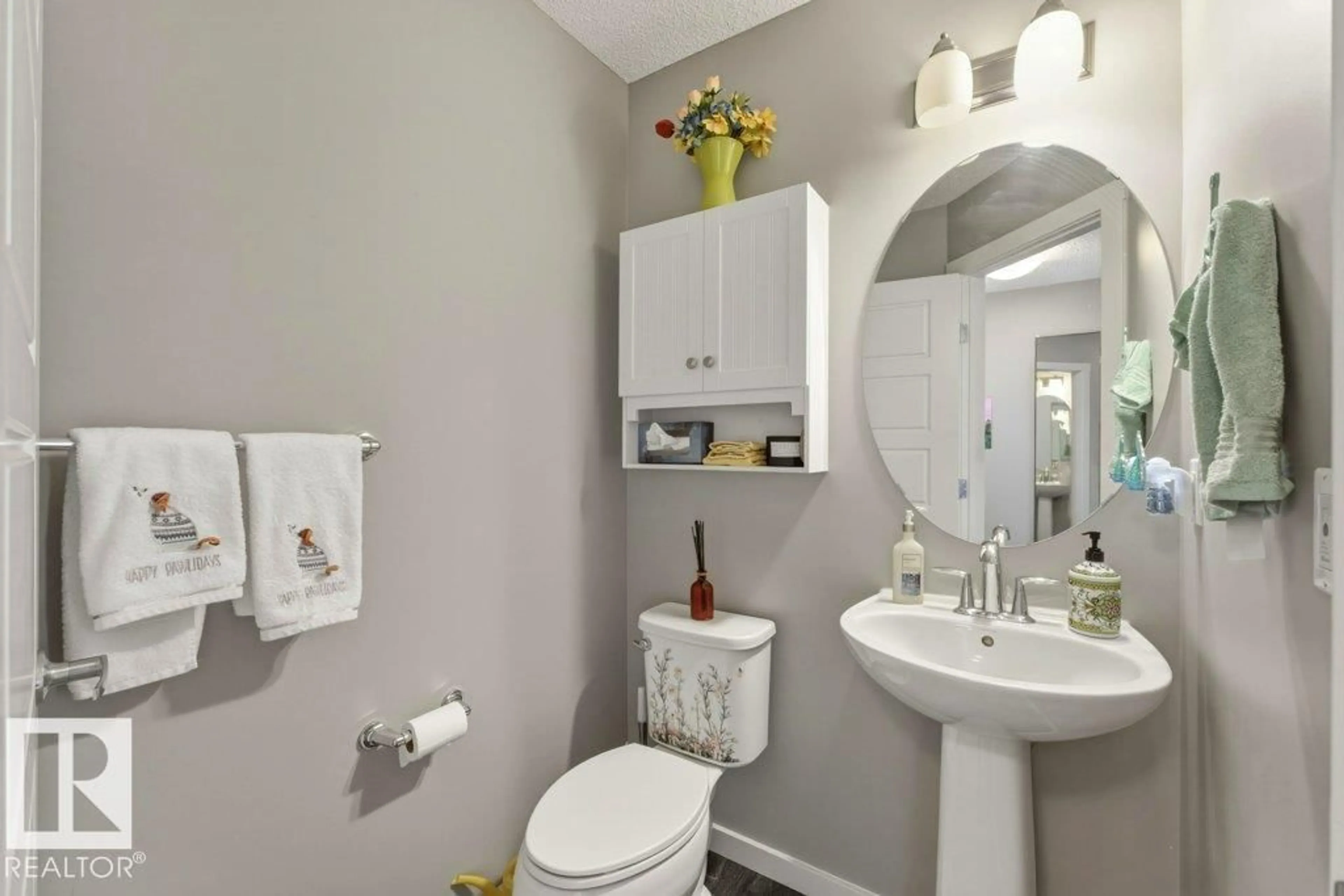 Standard bathroom, ceramic/tile floor for 4443 6 ST, Edmonton Alberta T6T0Z8
