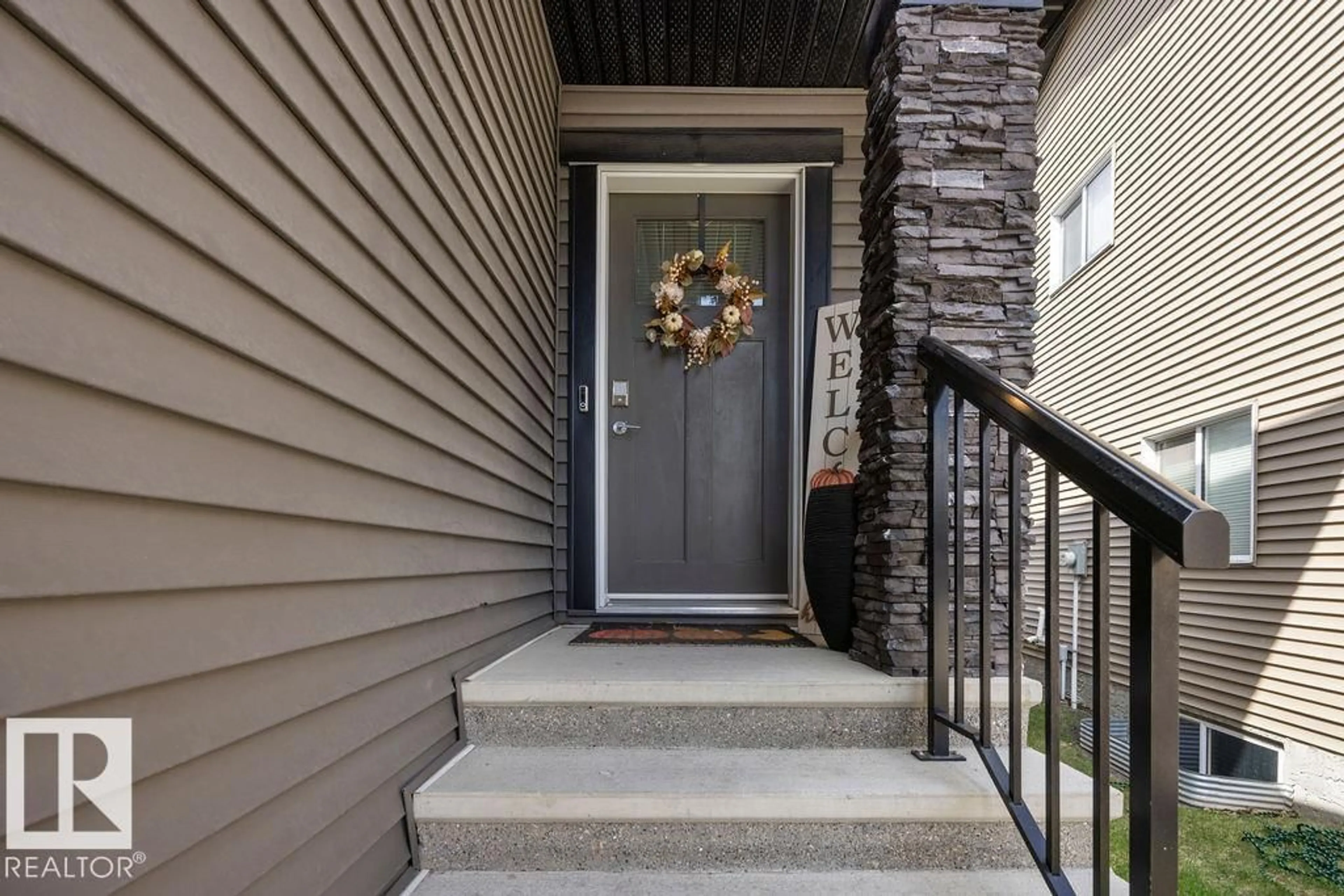Indoor entryway for 2366 WARE CR, Edmonton Alberta T6W0S4