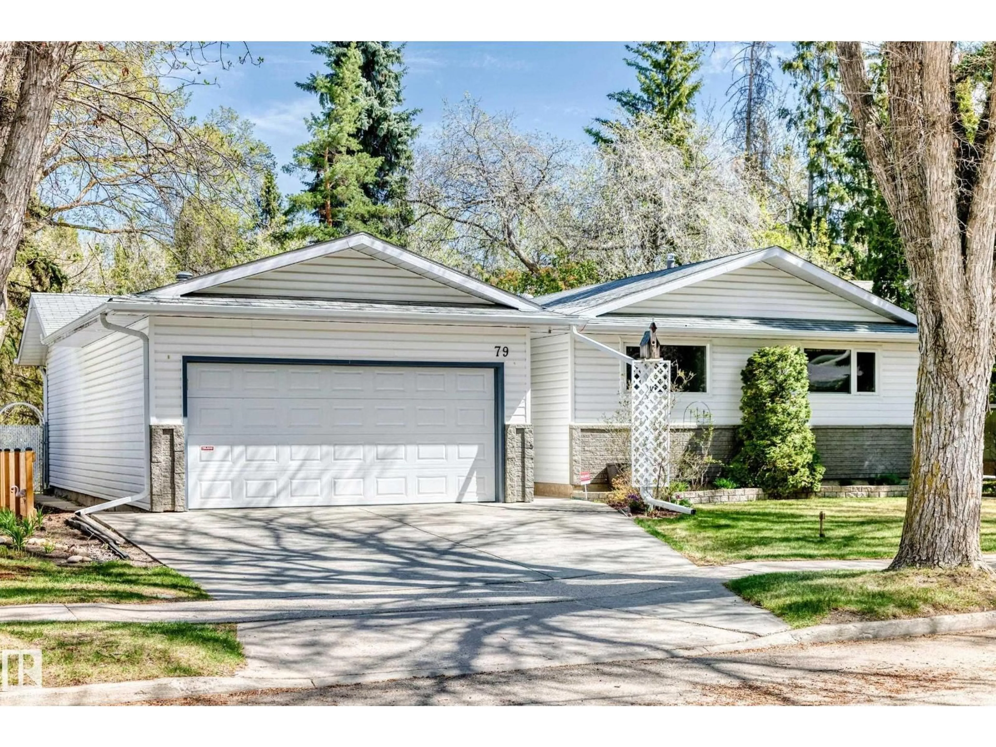 Home with vinyl exterior material, street for 79 BROADVIEW CR, St. Albert Alberta T8N0B1