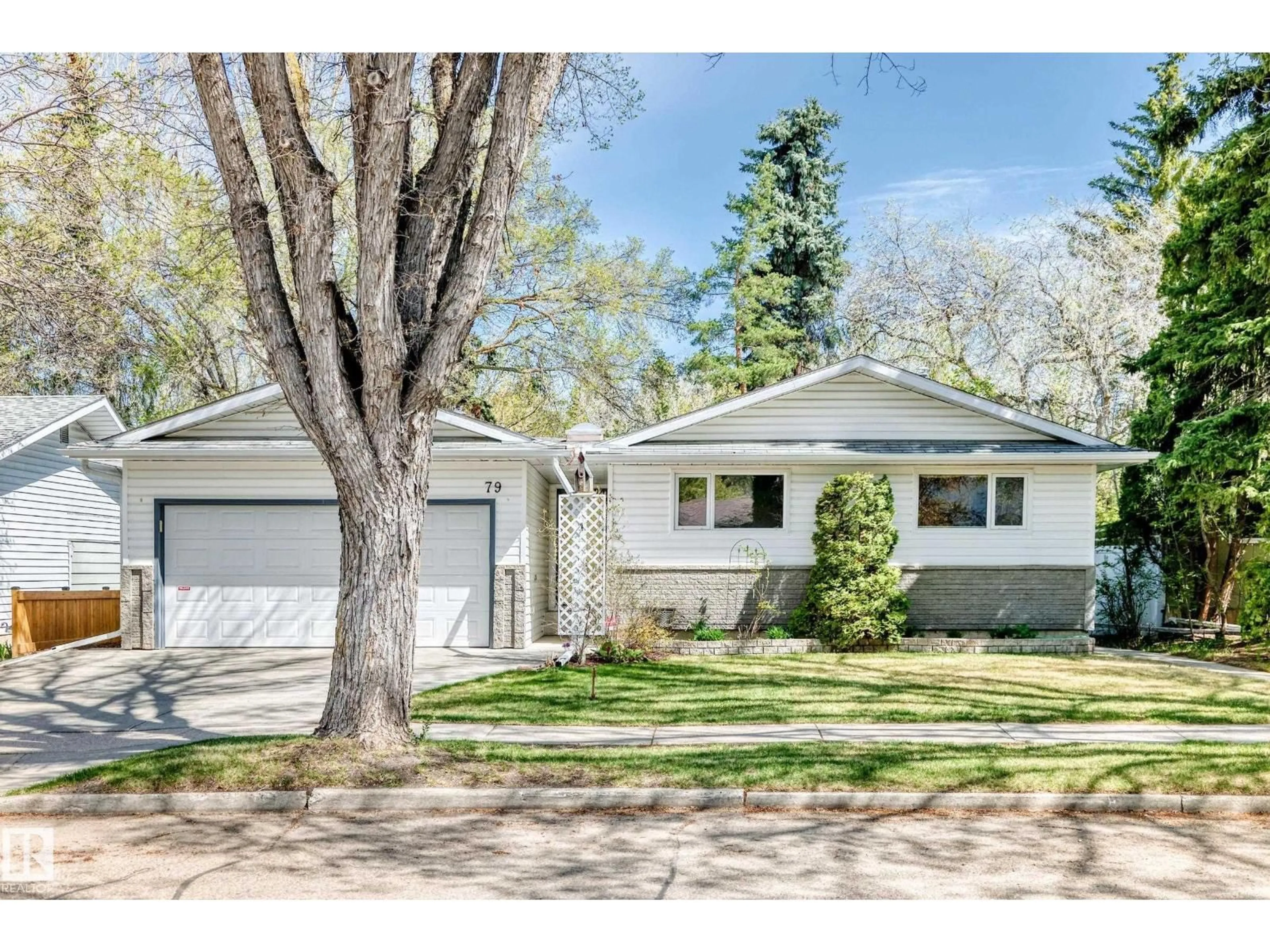Home with vinyl exterior material, street for 79 BROADVIEW CR, St. Albert Alberta T8N0B1