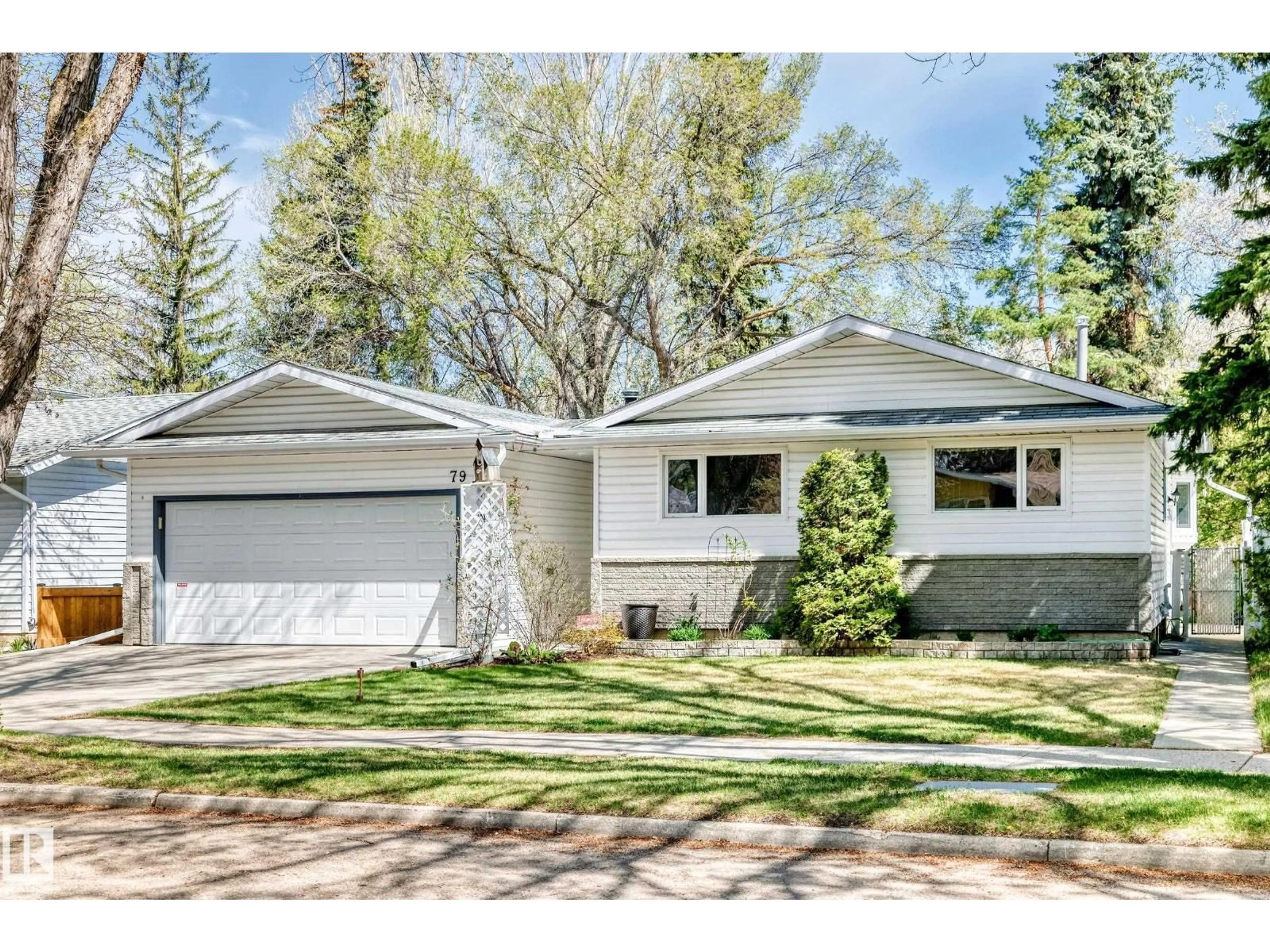 Home with vinyl exterior material, street for 79 BROADVIEW CR, St. Albert Alberta T8N0B1