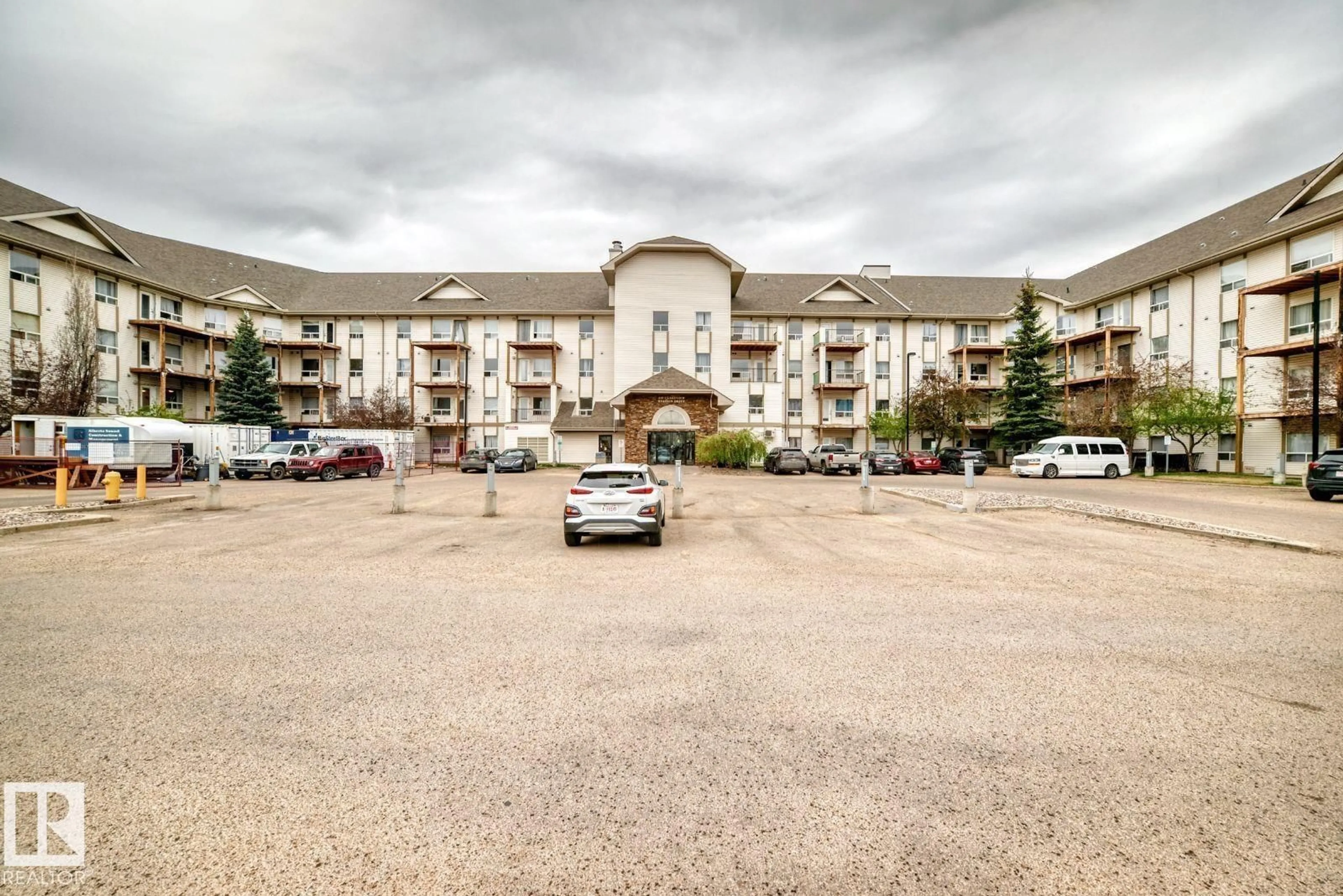 A pic from outside/outdoor area/front of a property/back of a property/a pic from drone, building for 1315 CLAREVIEW STATION DR, Edmonton Alberta T5Y0E6