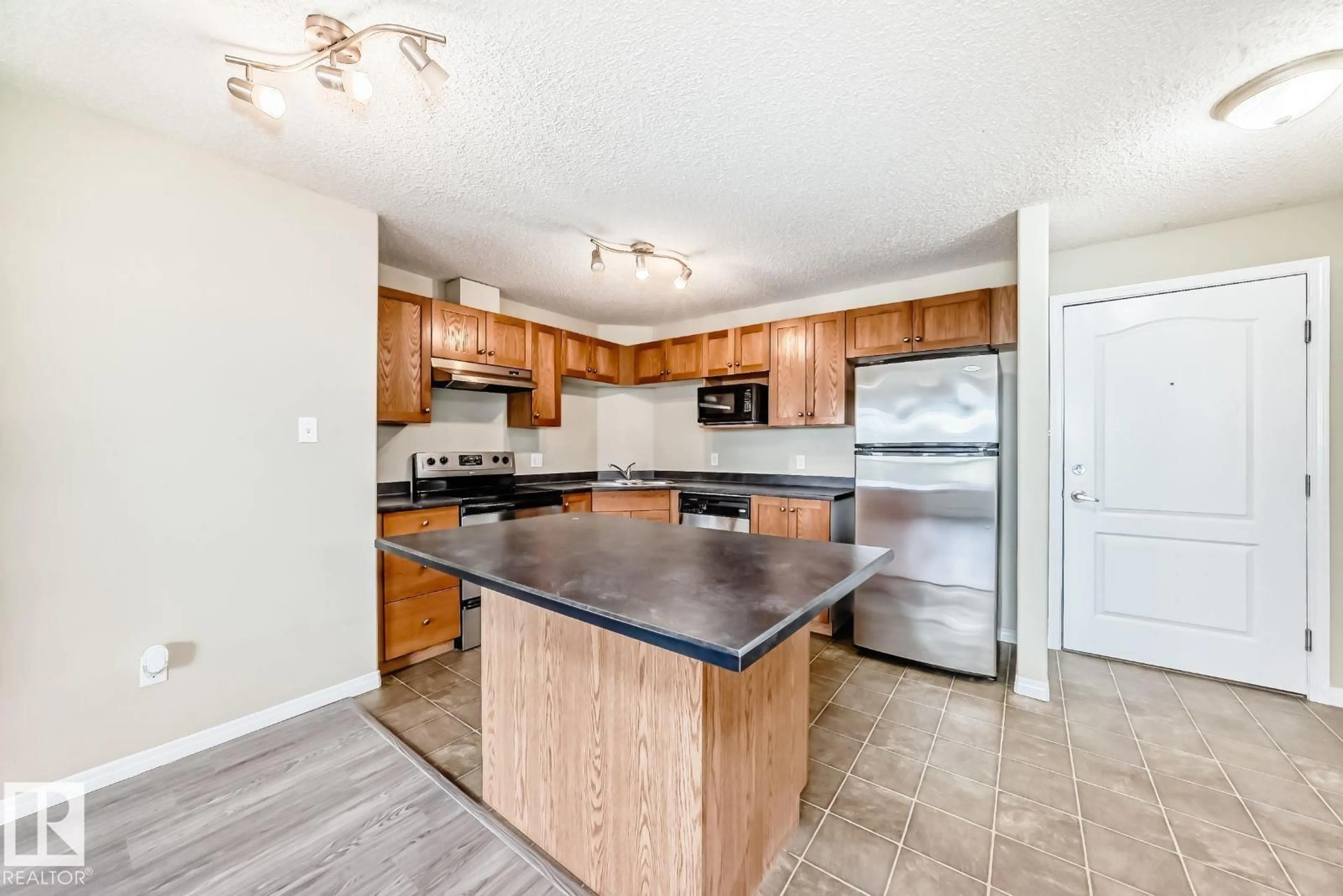 Open concept kitchen, unknown for 1315 CLAREVIEW STATION DR, Edmonton Alberta T5Y0E6