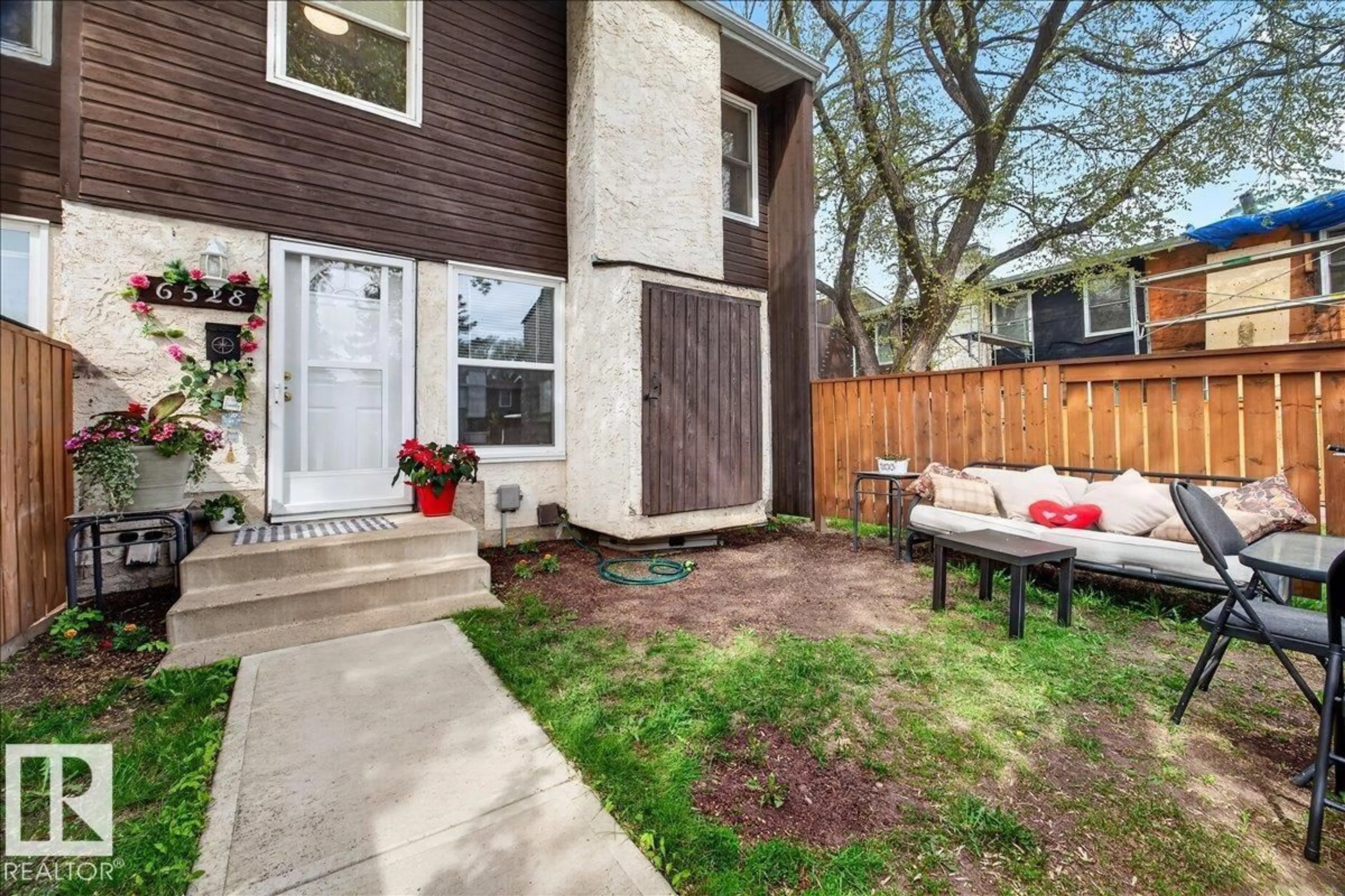 Patio, street for 6528 184 ST, Edmonton Alberta T5T2P1