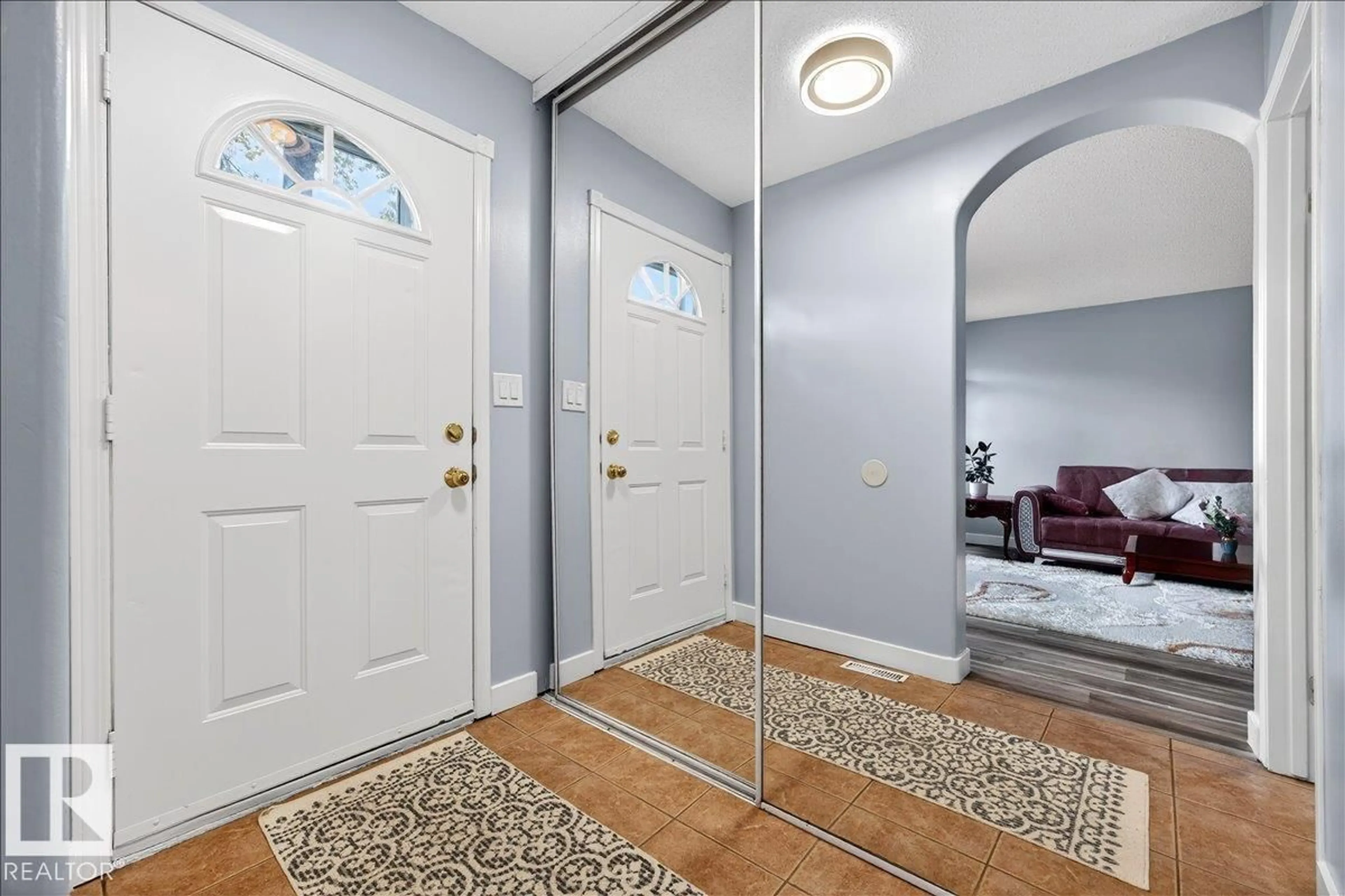 Indoor entryway for 6528 184 ST, Edmonton Alberta T5T2P1