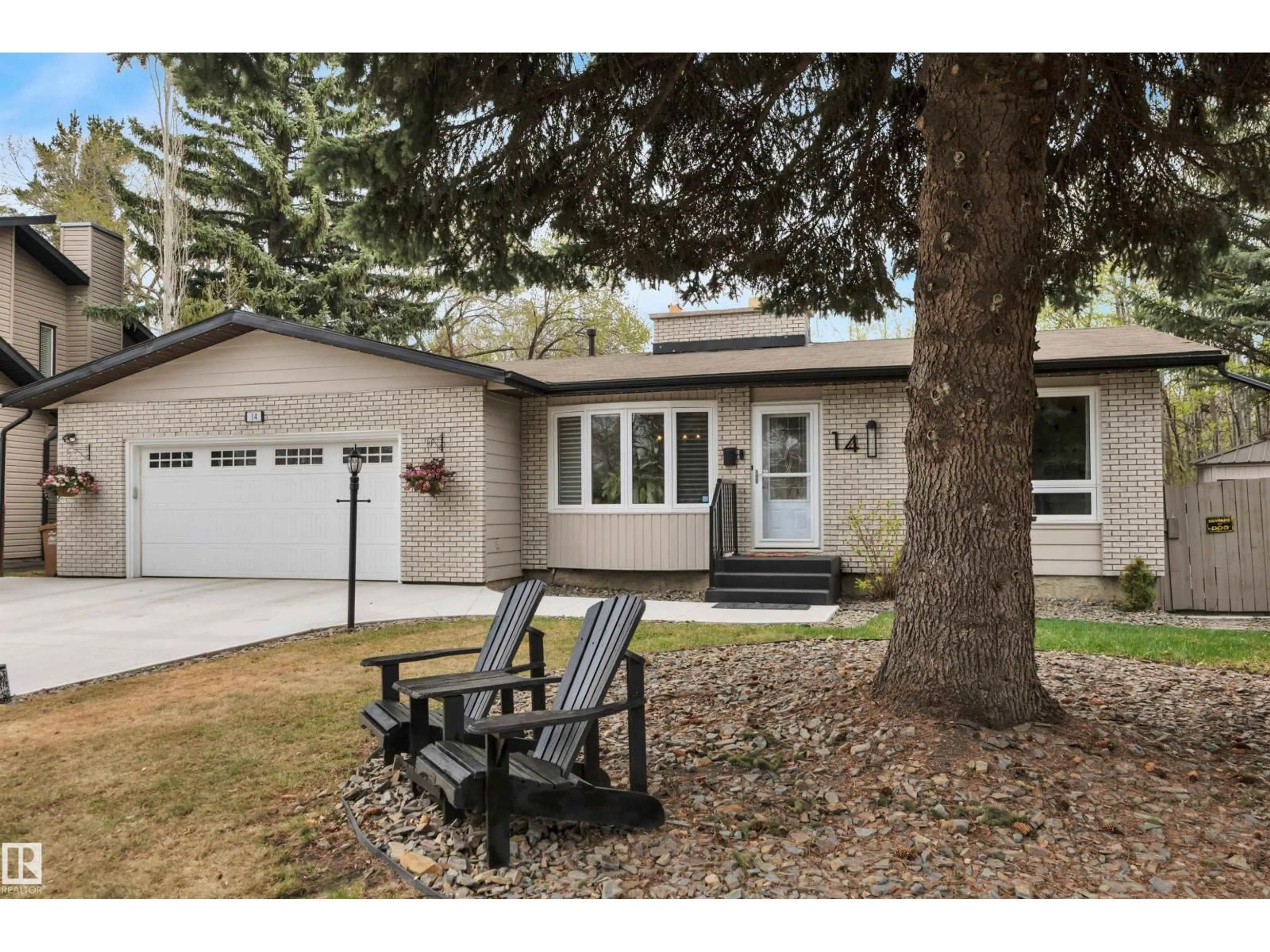 Home with vinyl exterior material, street for 14 ASH PL, St. Albert Alberta T8N3J5