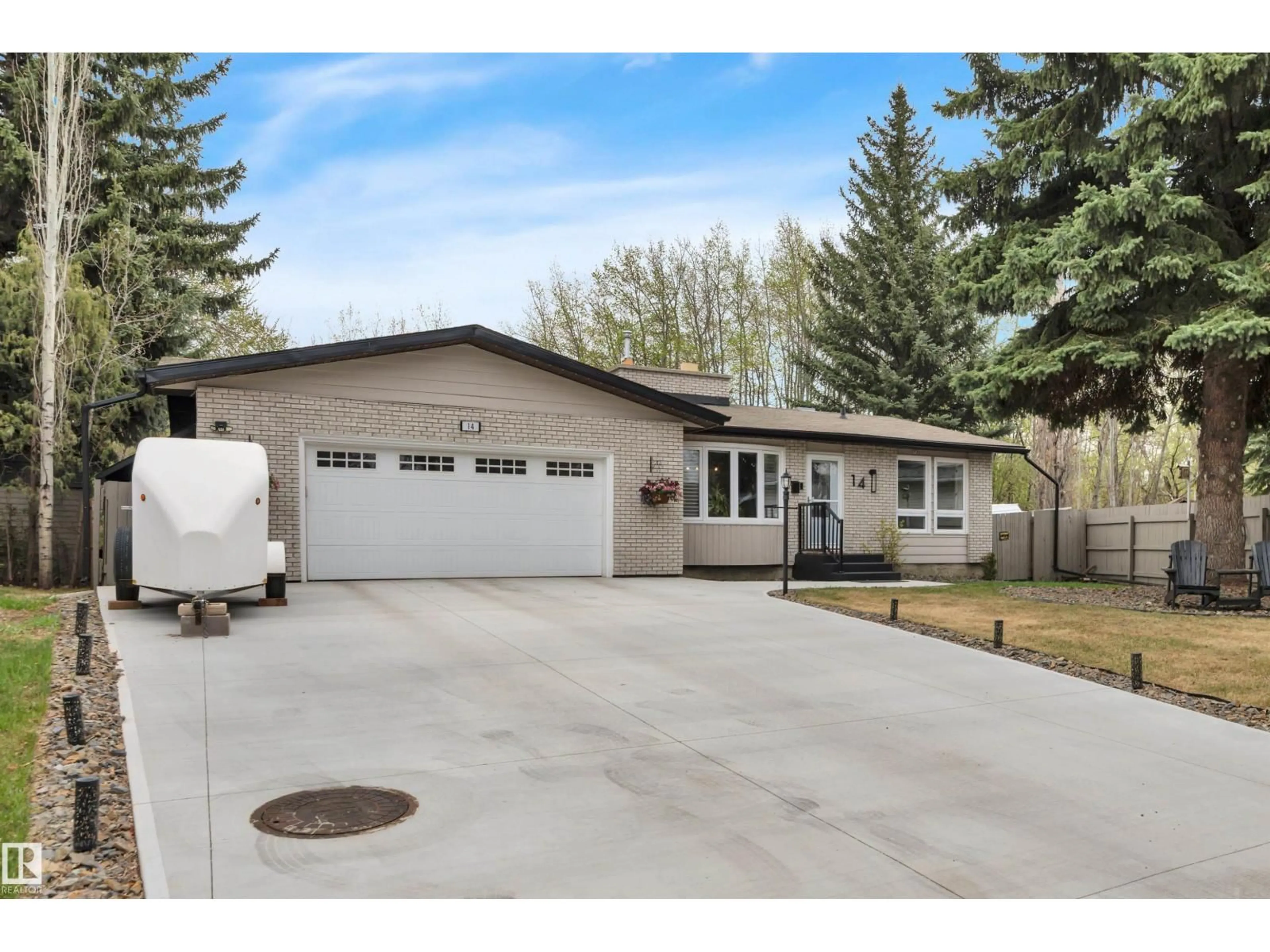 Home with vinyl exterior material, street for 14 ASH PL, St. Albert Alberta T8N3J5