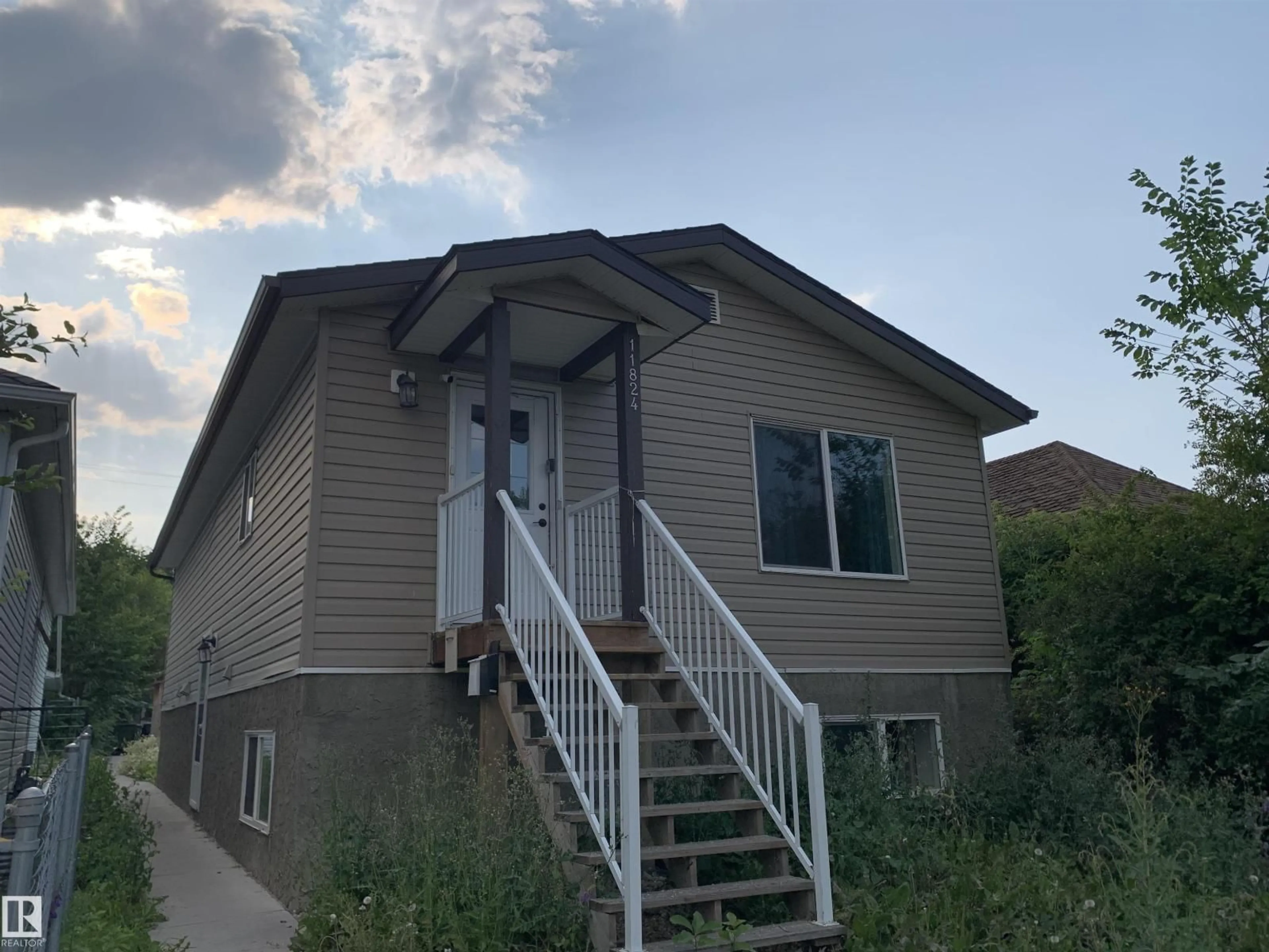 Home with vinyl exterior material, unknown for NW - 11824 93 ST, Edmonton Alberta T5G1E3