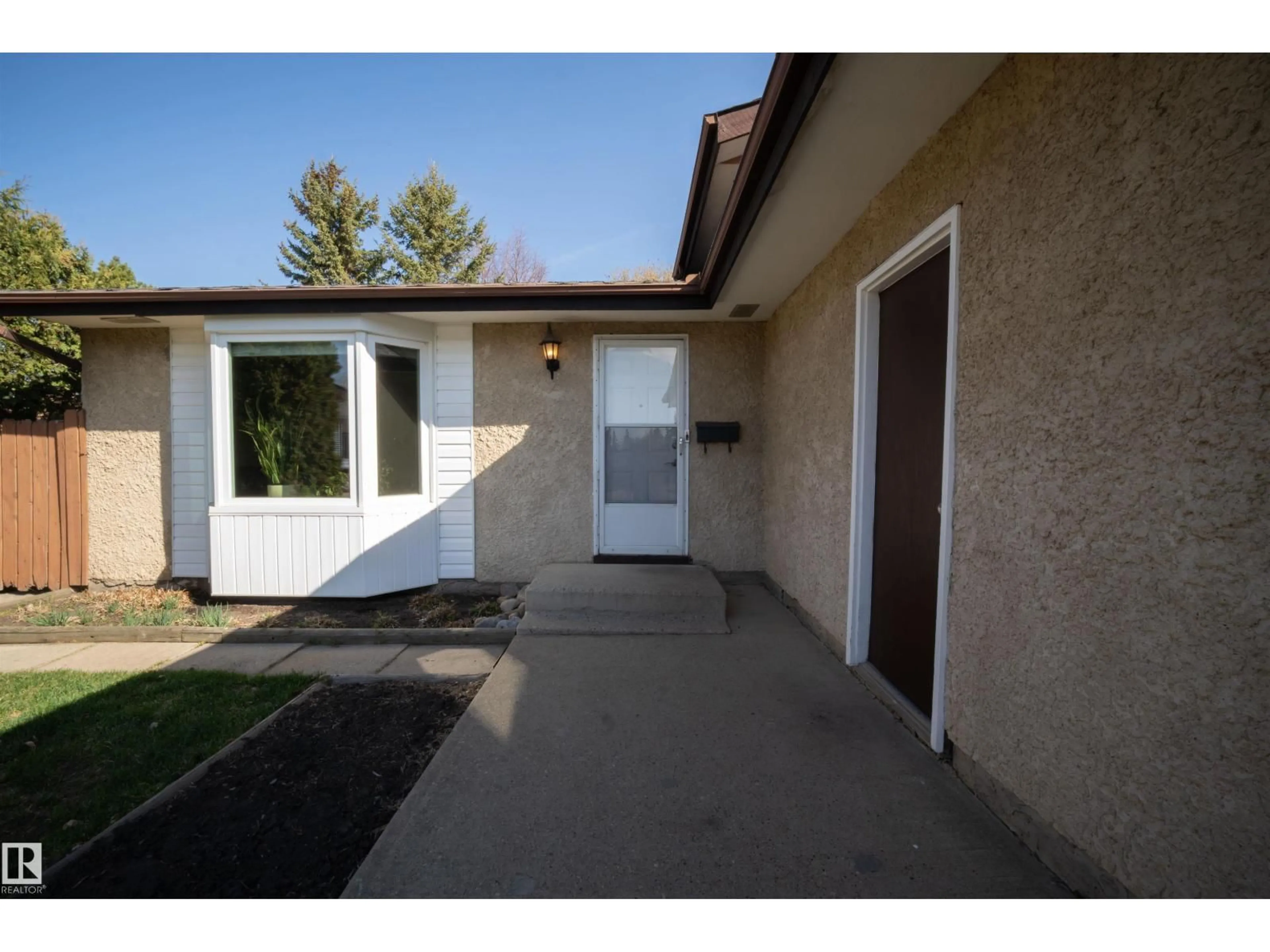 Unknown for 4724 38B AV NW, Edmonton Alberta T6L5B9