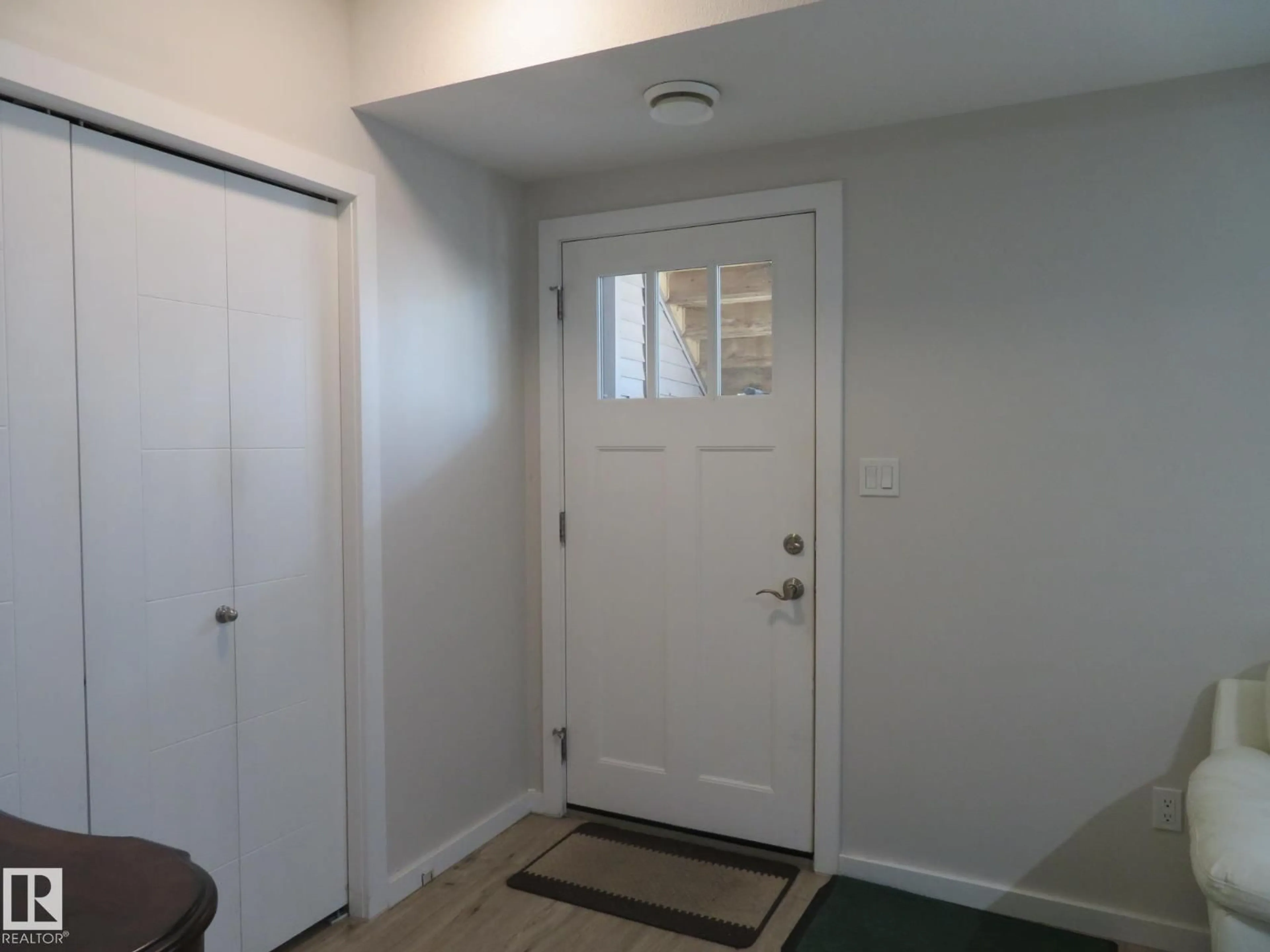 Indoor entryway for 11840 112 ST, Edmonton Alberta T5L0C2