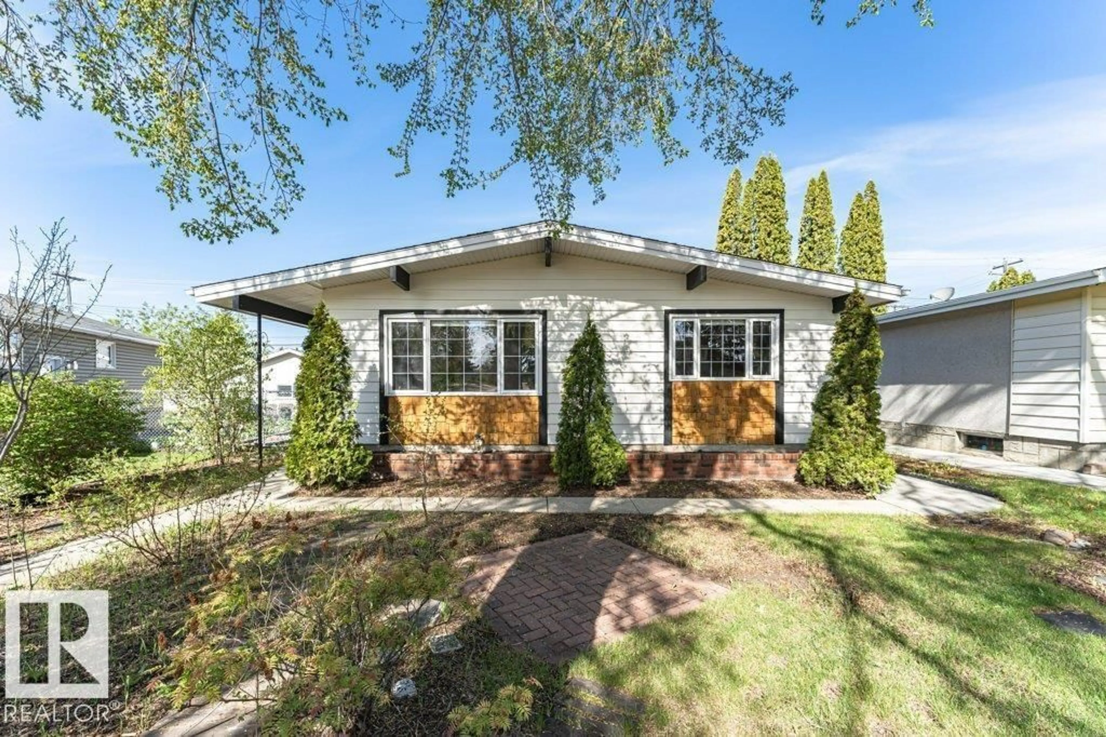 Home with vinyl exterior material, street for NW - 3508 113B ST, Edmonton Alberta T6J1L5