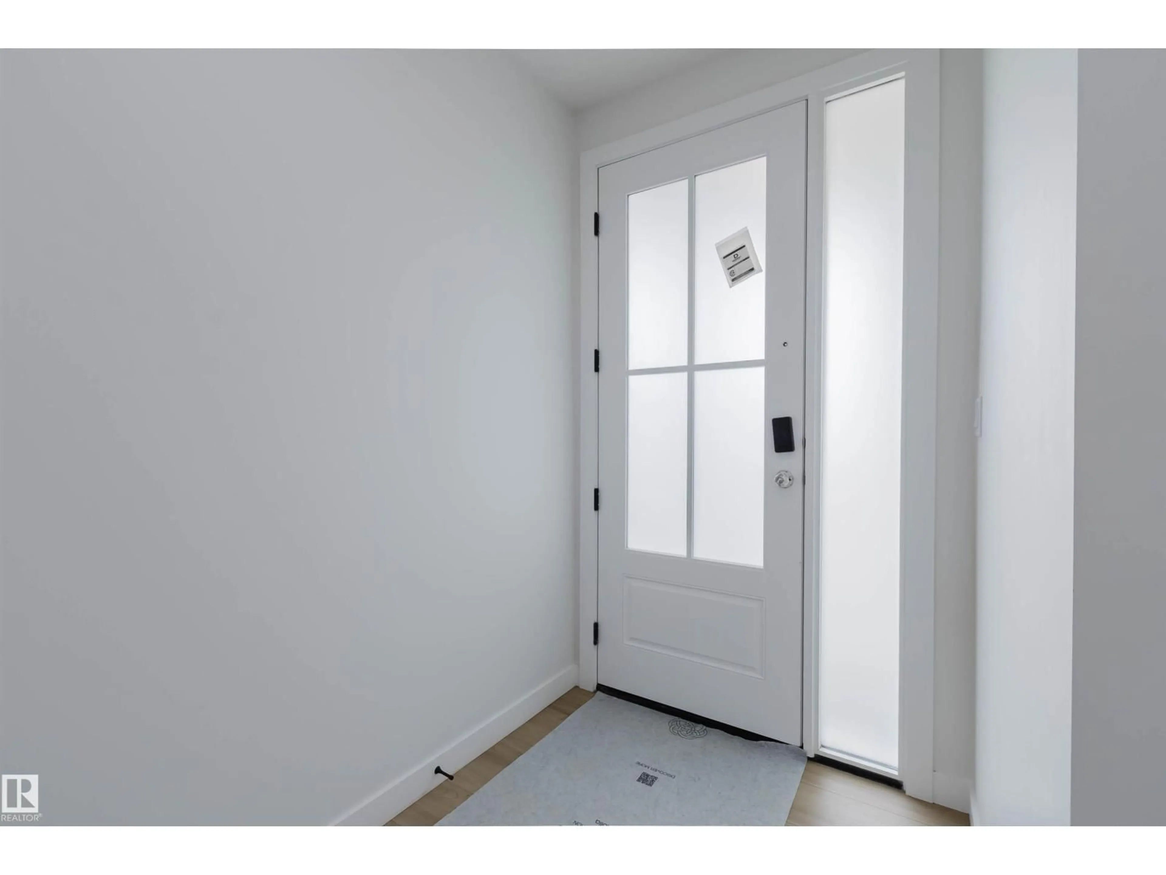 Indoor entryway for 226 EDGEMONT GR, Edmonton Alberta T6M3J6