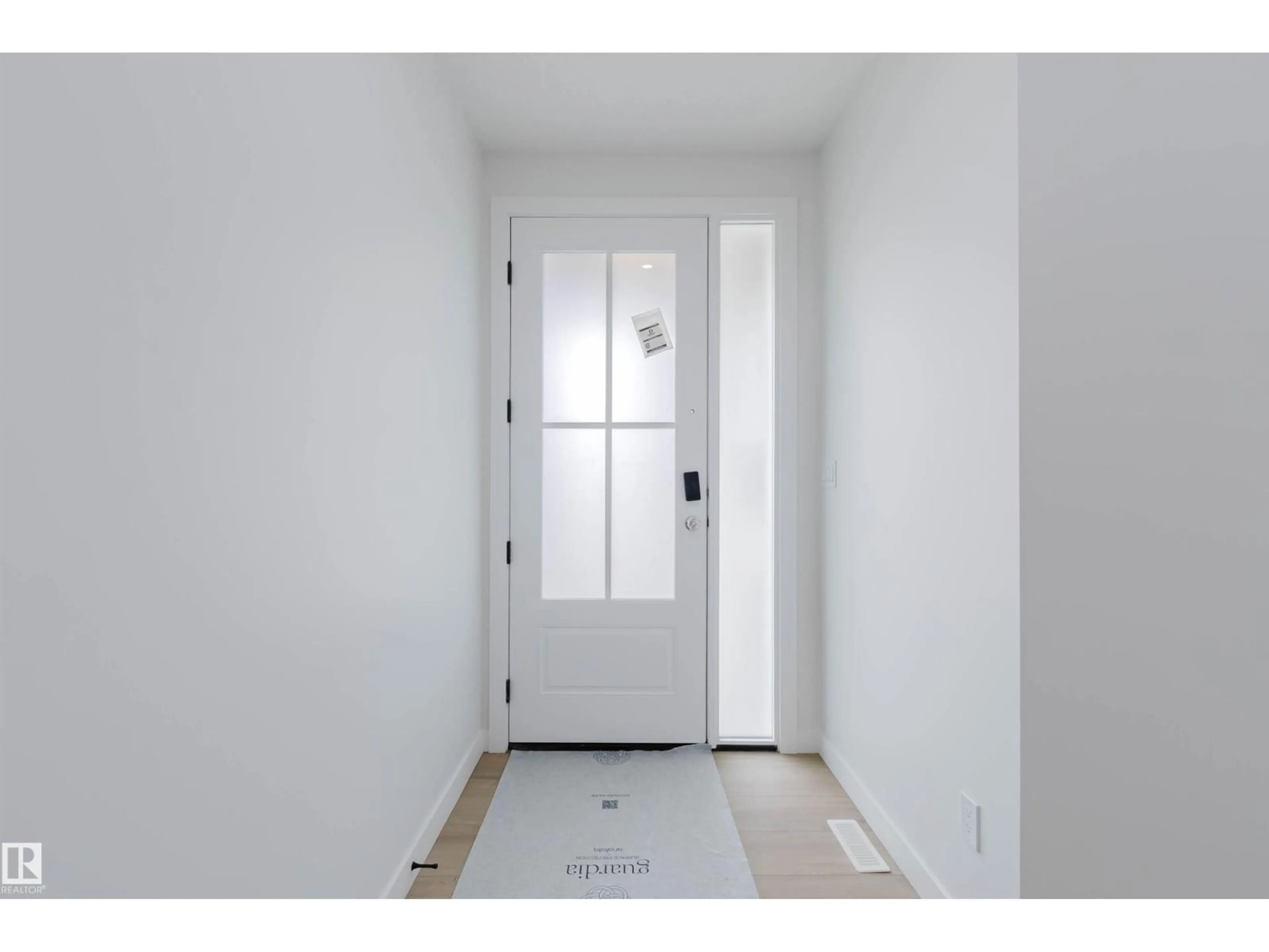 Indoor entryway for 226 EDGEMONT GR, Edmonton Alberta T6M3J6