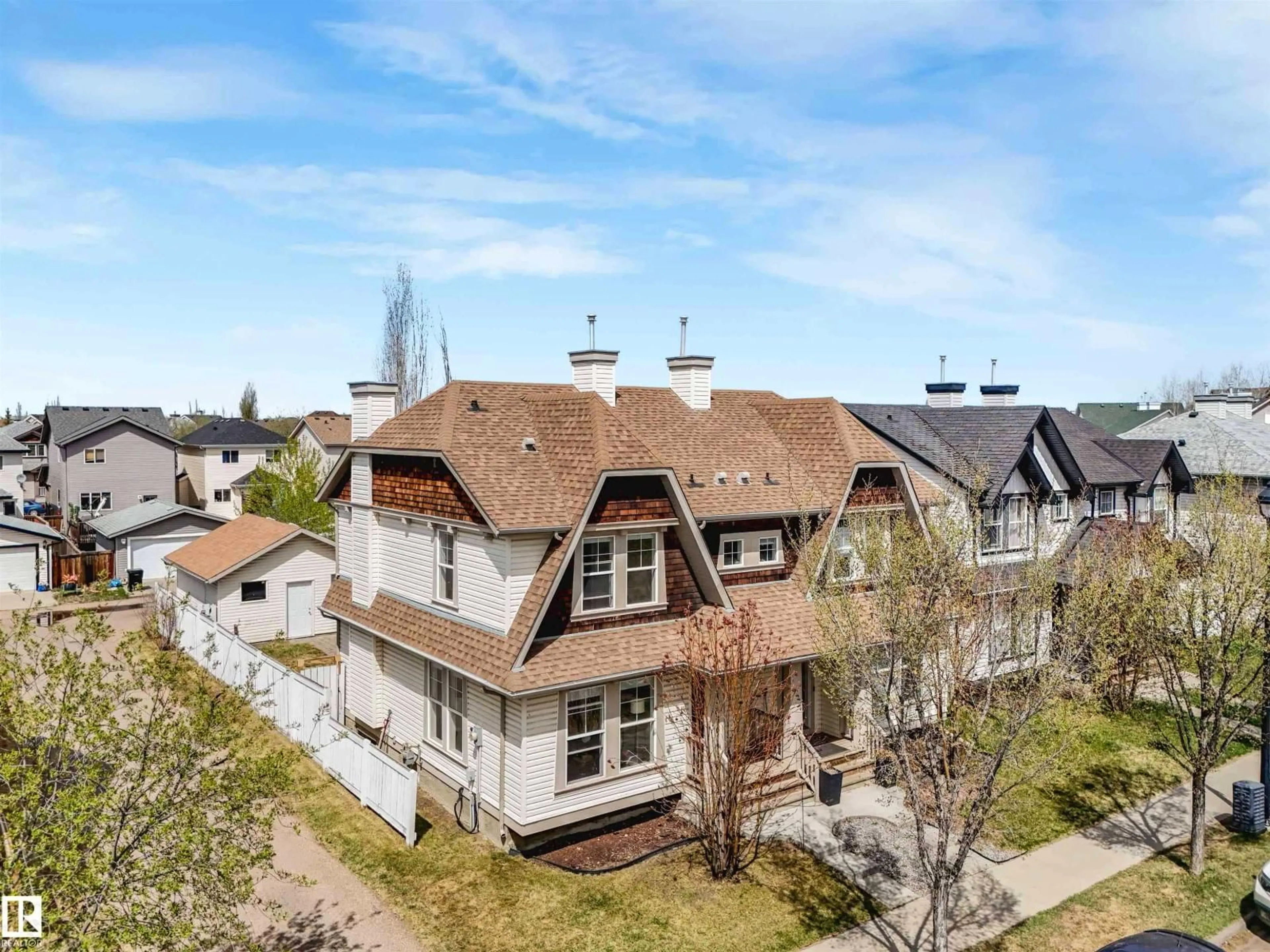 A pic from outside/outdoor area/front of a property/back of a property/a pic from drone, city buildings view from balcony for 5916 SOUTH TERWILLEGAR BV, Edmonton Alberta T6R0A7
