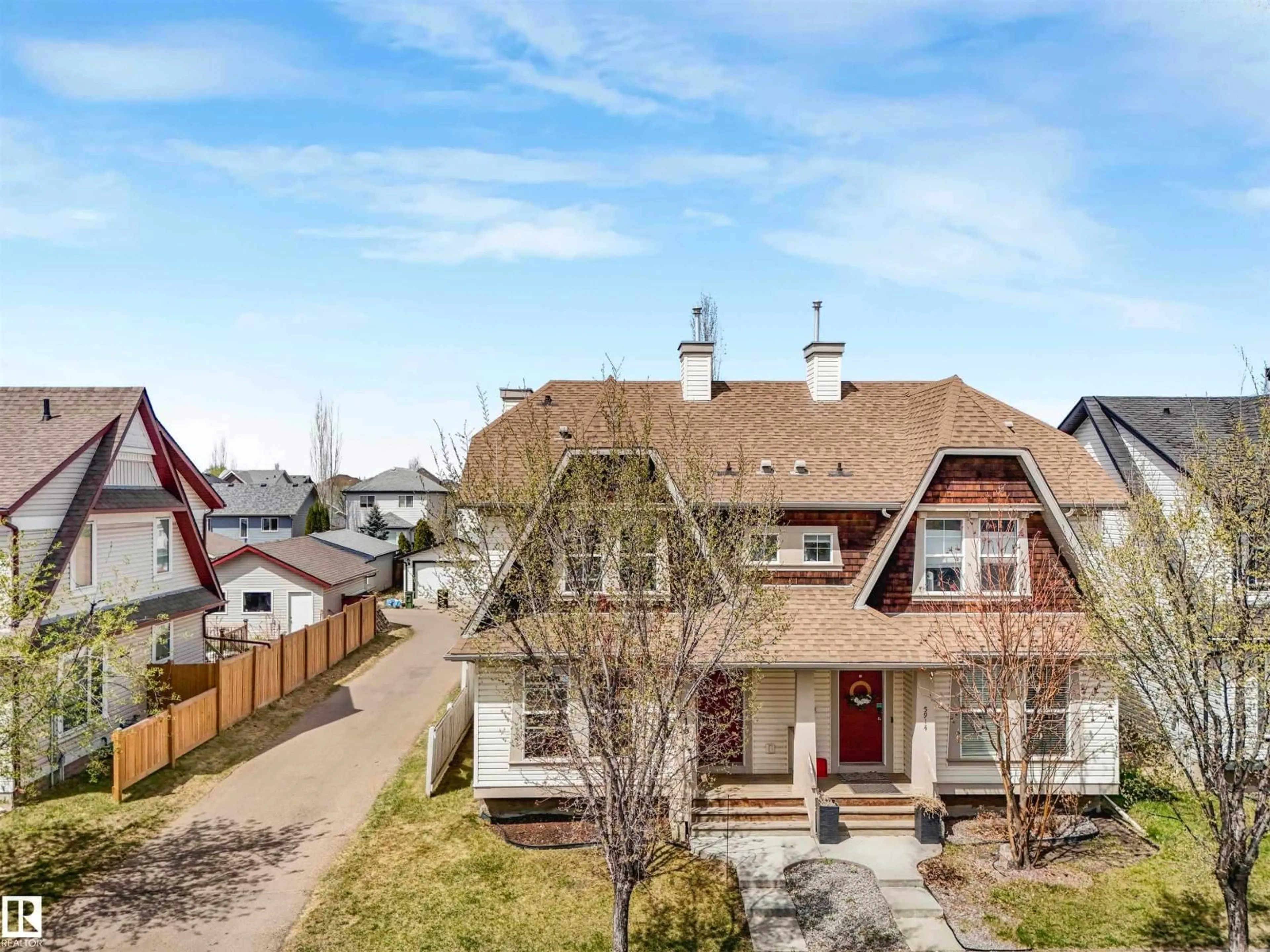 A pic from outside/outdoor area/front of a property/back of a property/a pic from drone, street for 5916 SOUTH TERWILLEGAR BV, Edmonton Alberta T6R0A7