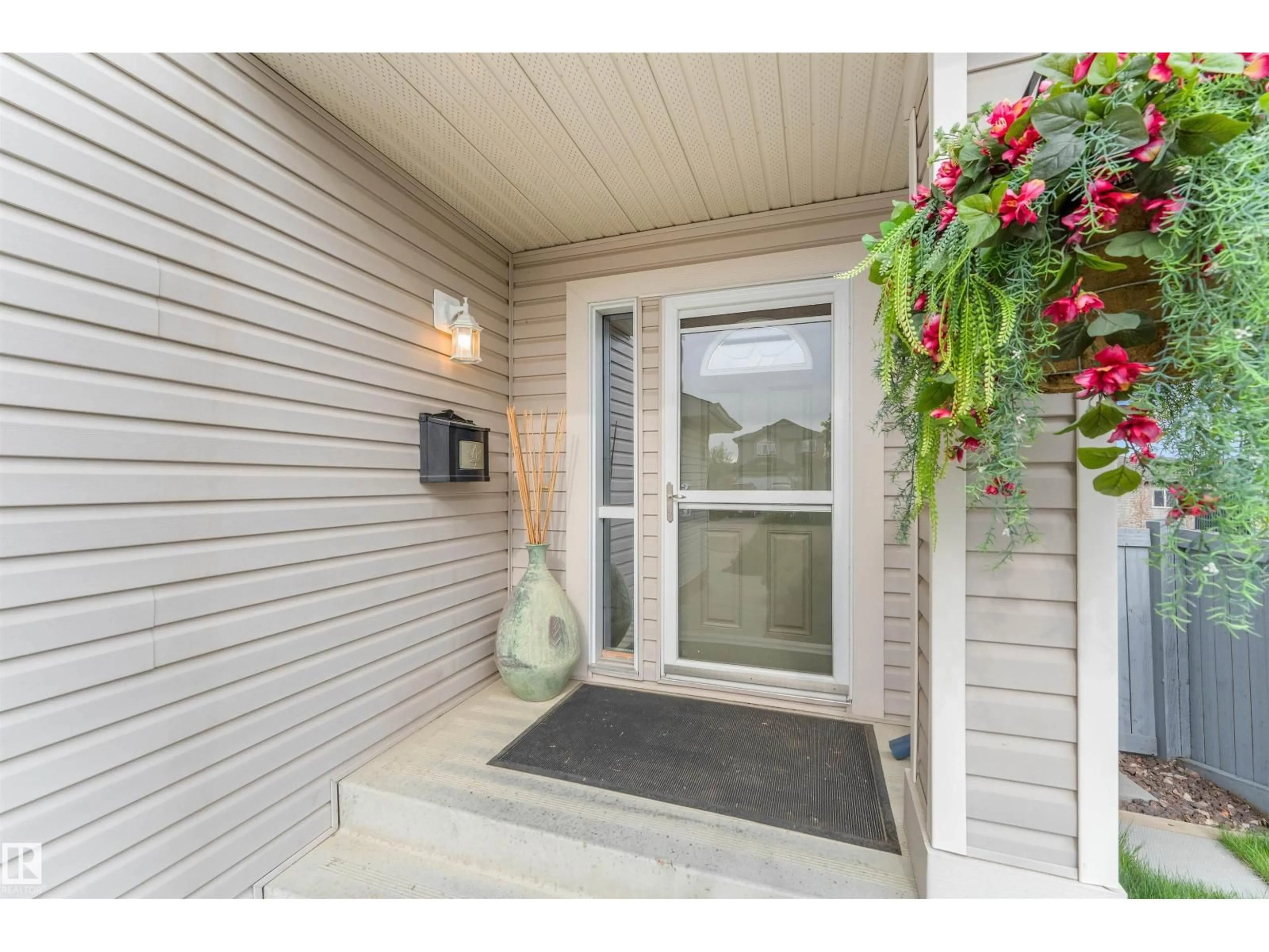 Indoor entryway for 68 GREYSTONE CR, Spruce Grove Alberta T7X0A7
