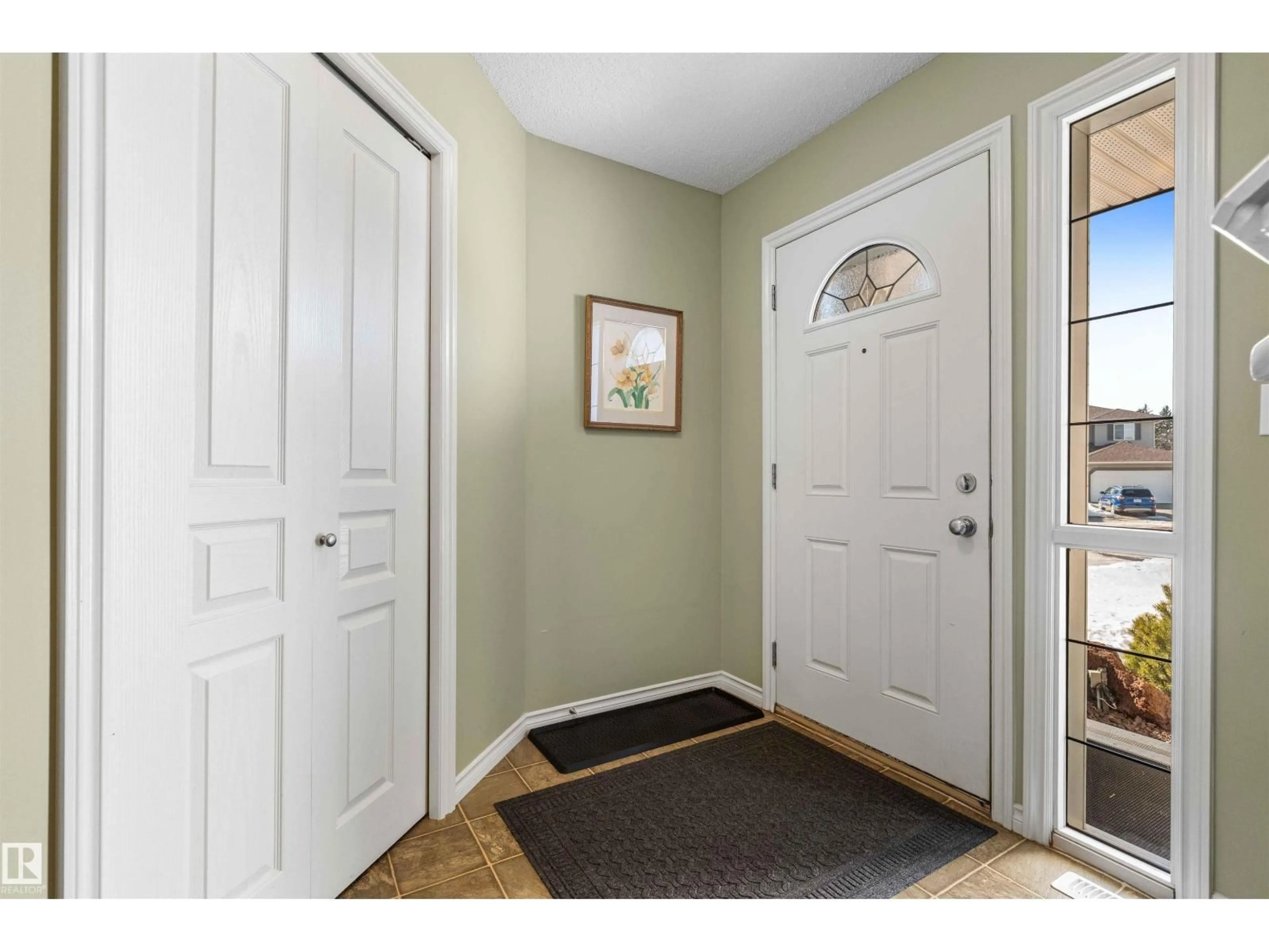 Indoor entryway for 68 GREYSTONE CR, Spruce Grove Alberta T7X0A7