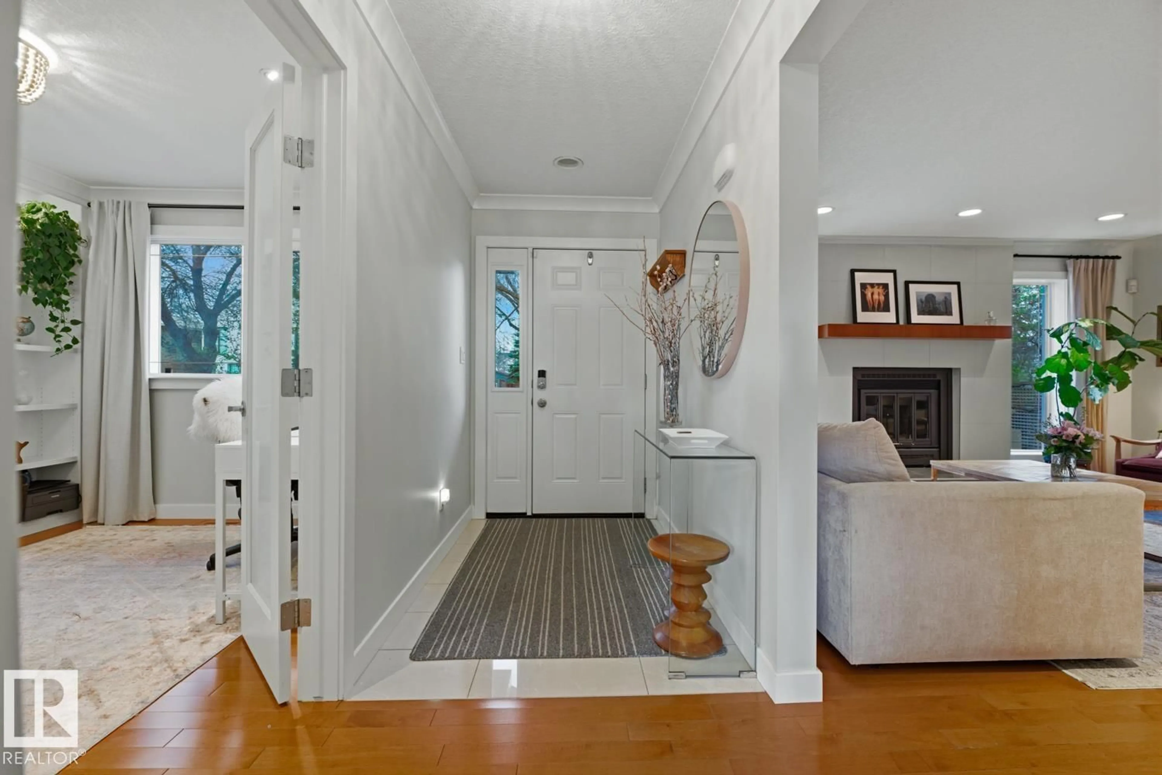Indoor entryway for 6310 109A ST NW, Edmonton Alberta T6H3C7