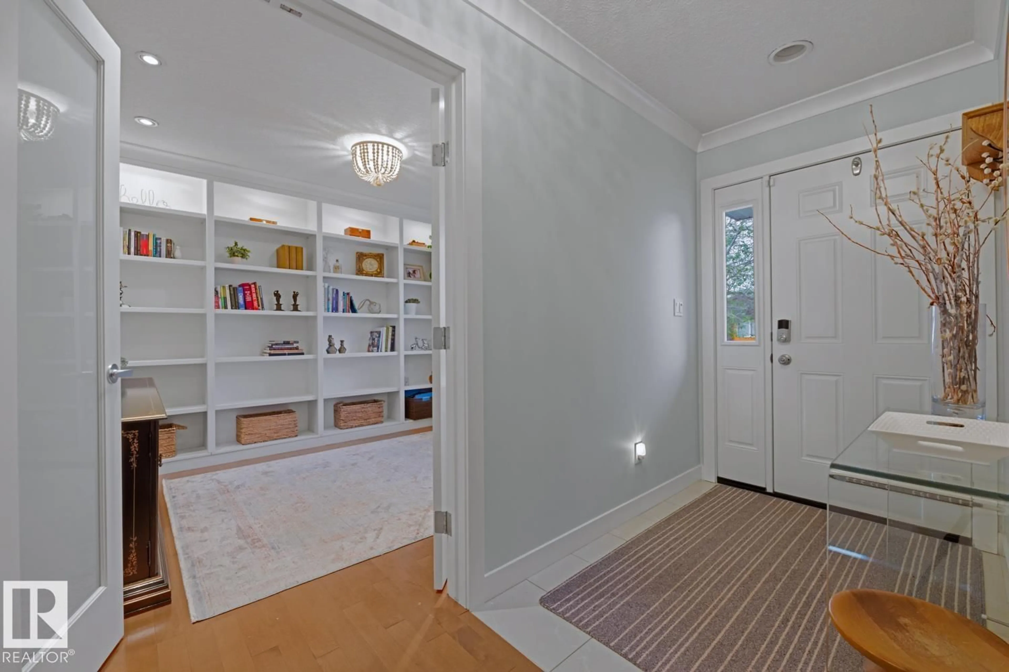 Indoor entryway for 6310 109A ST NW, Edmonton Alberta T6H3C7
