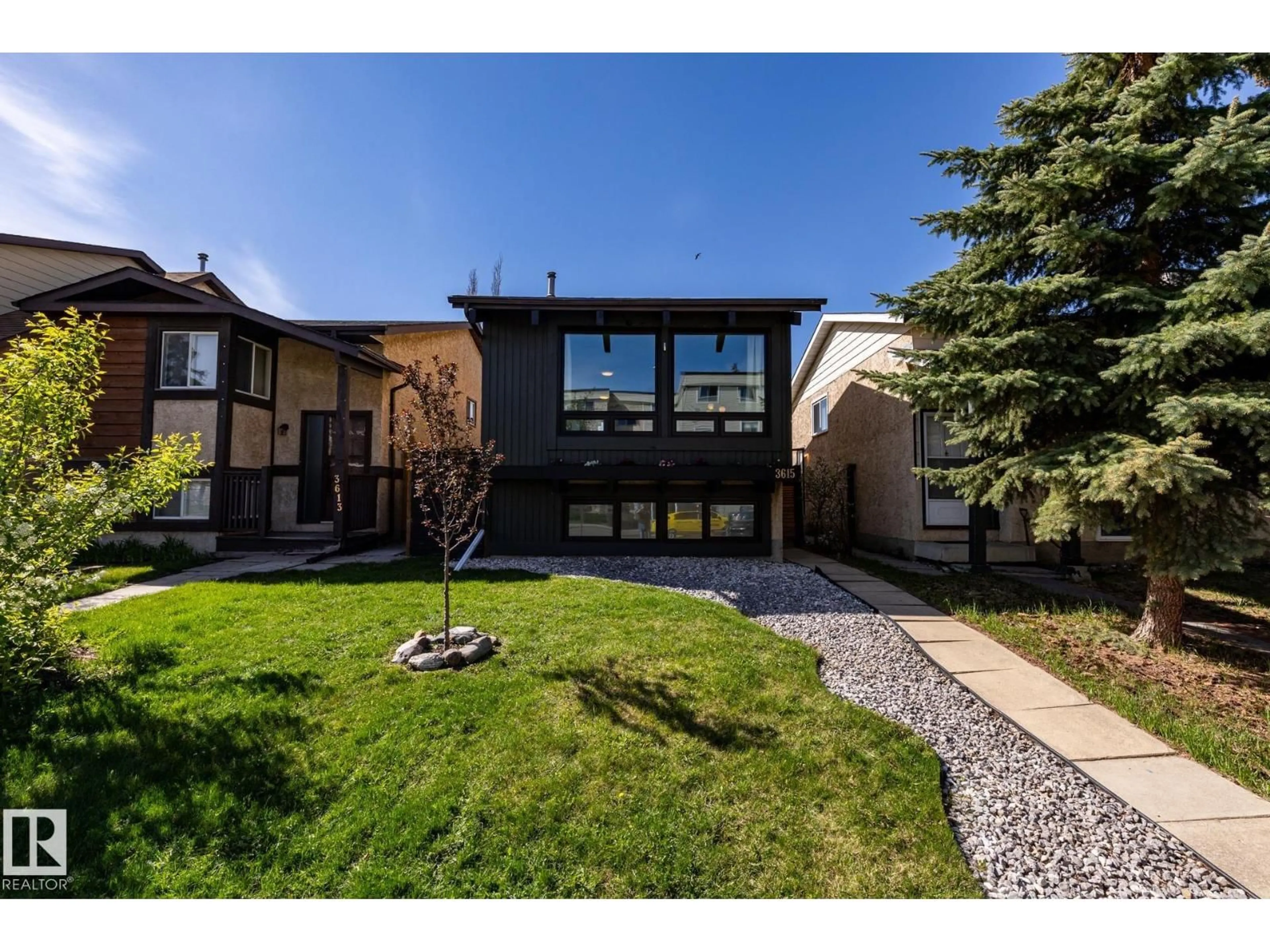 A pic from outside/outdoor area/front of a property/back of a property/a pic from drone, street for 3615 43 AV, Edmonton Alberta T5L4J5