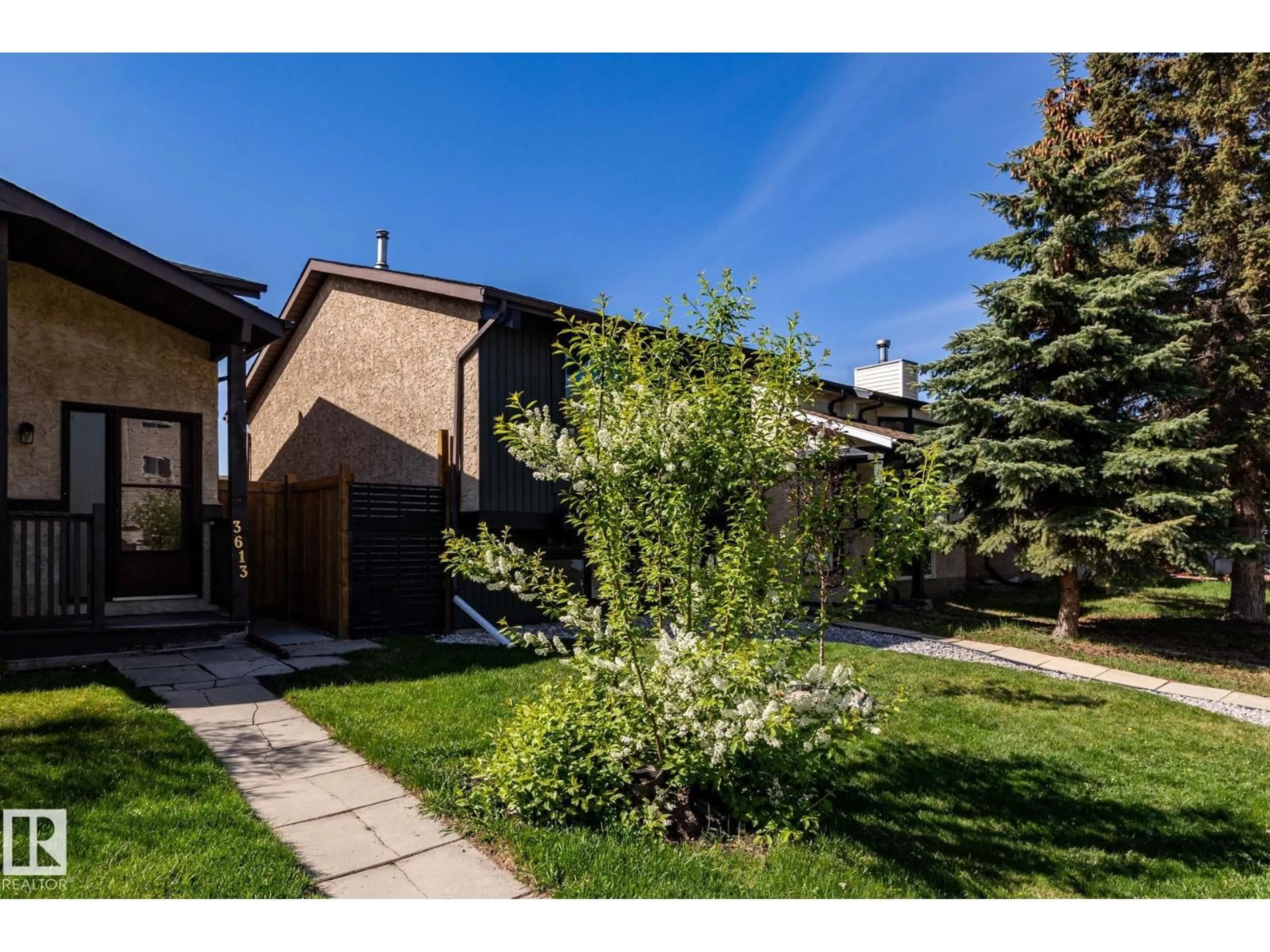 Patio, street for 3615 43 AV, Edmonton Alberta T5L4J5