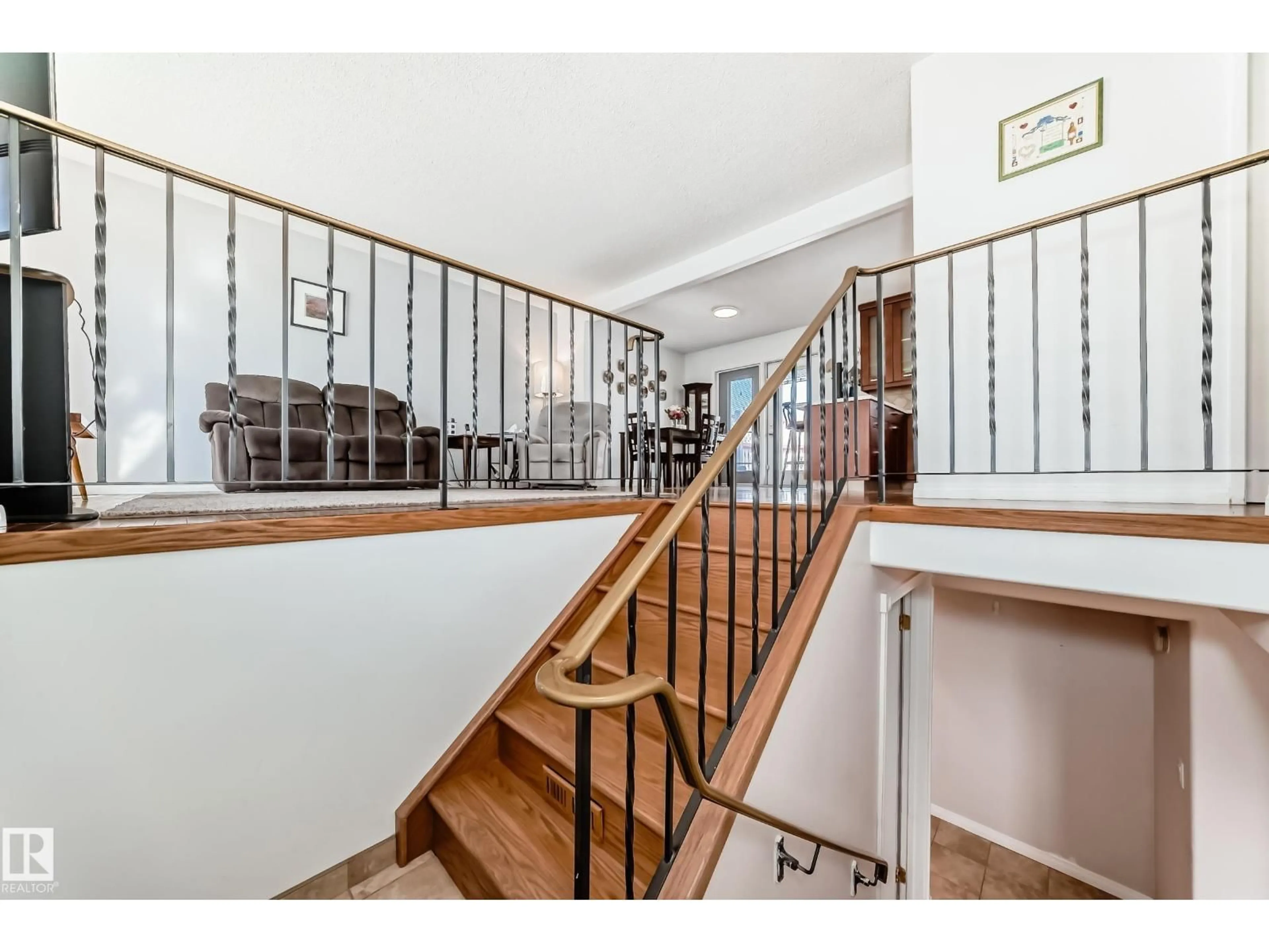 Indoor foyer for NW - 11812 139 AV, Edmonton Alberta T5X4J5